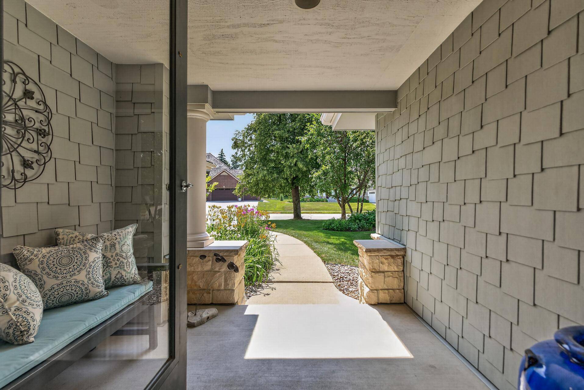 10421 Shelter GRV, Eden Prairie, MN 55347