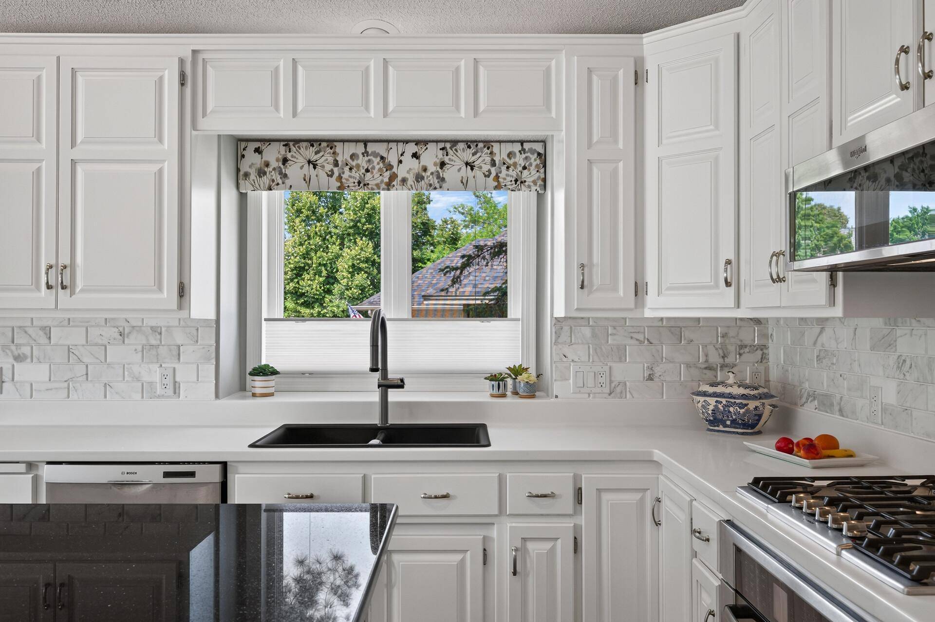 10421 Shelter GRV, Eden Prairie, MN 55347