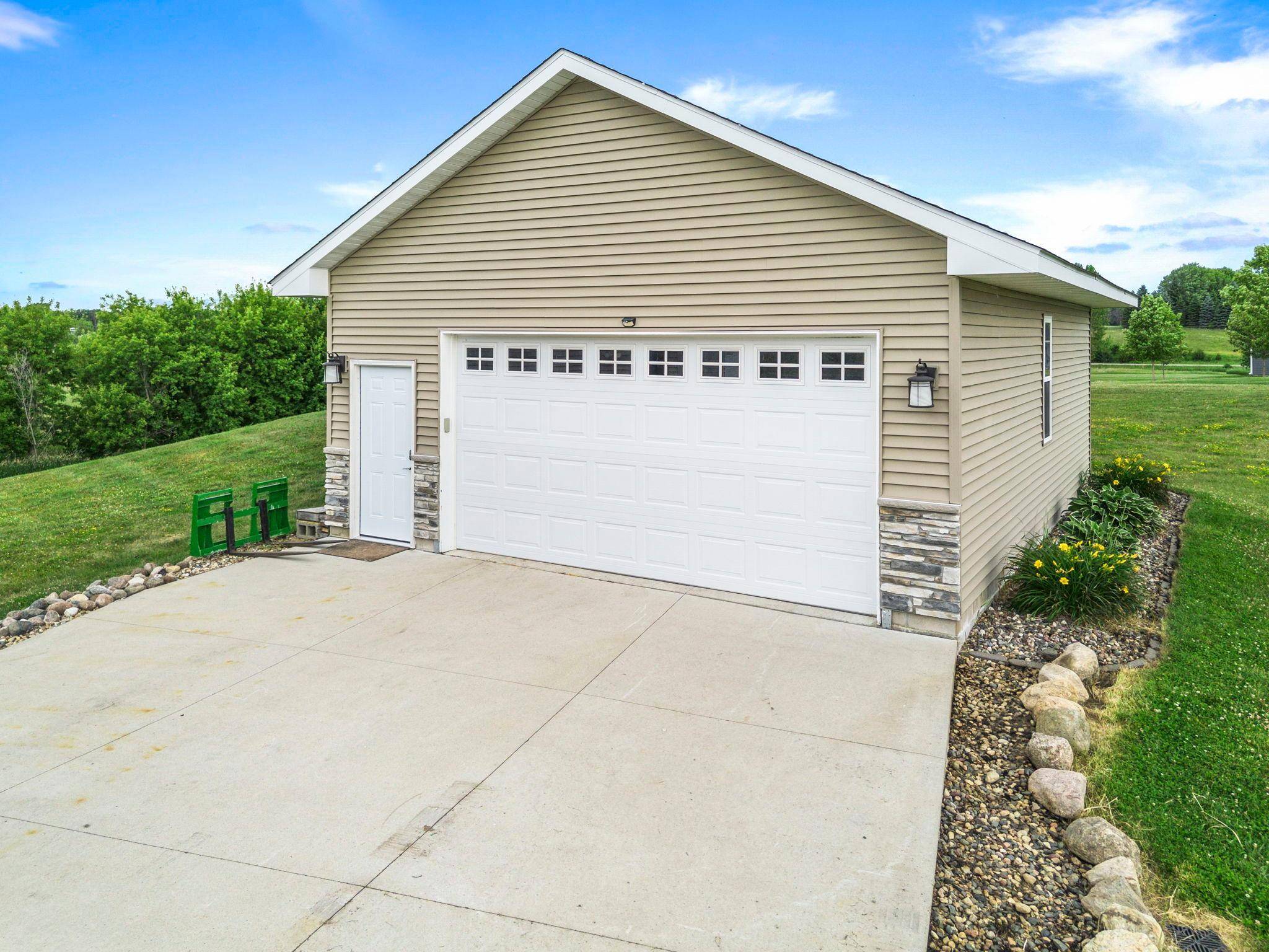 24678 Churchview CIR, New Prague, MN 56071