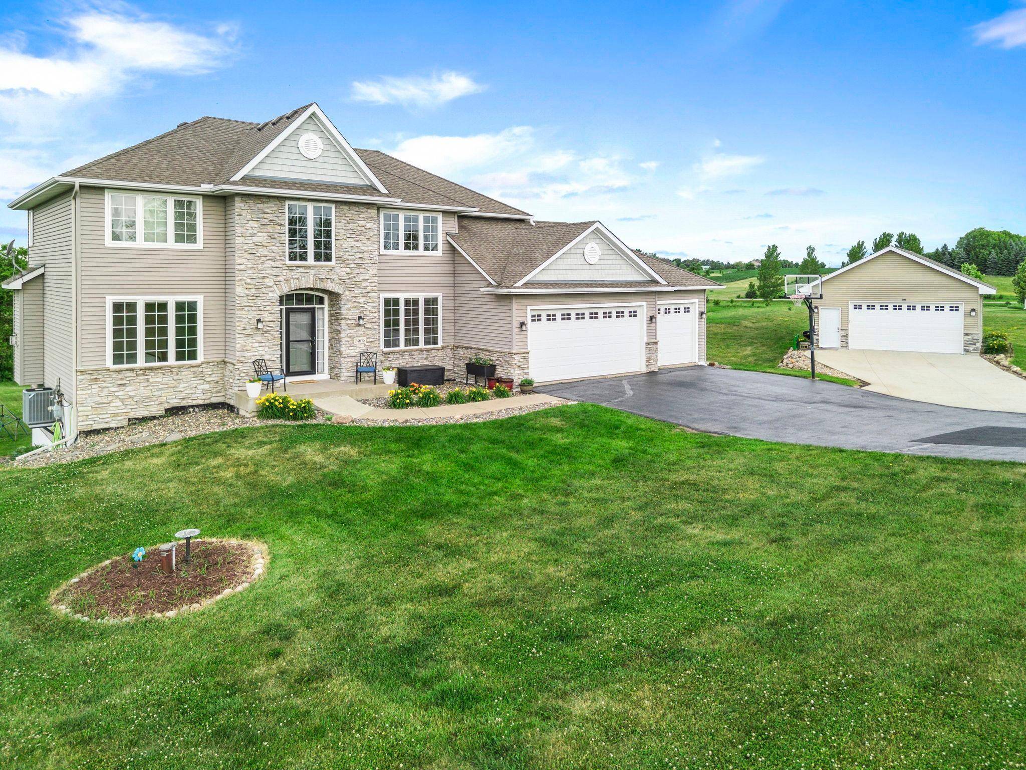 24678 Churchview CIR, New Prague, MN 56071