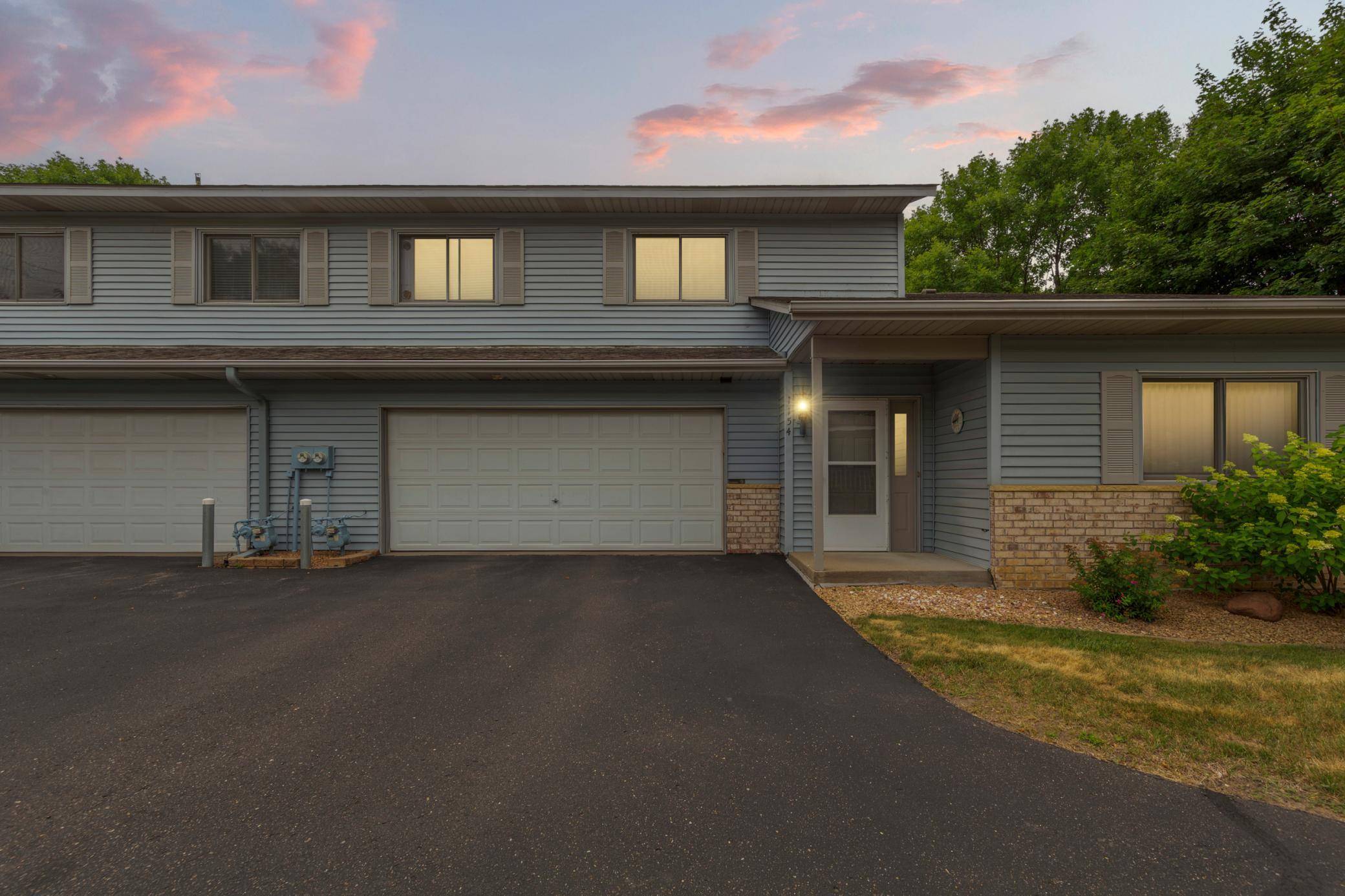 1154 Aston CIR, Burnsville, MN 55337