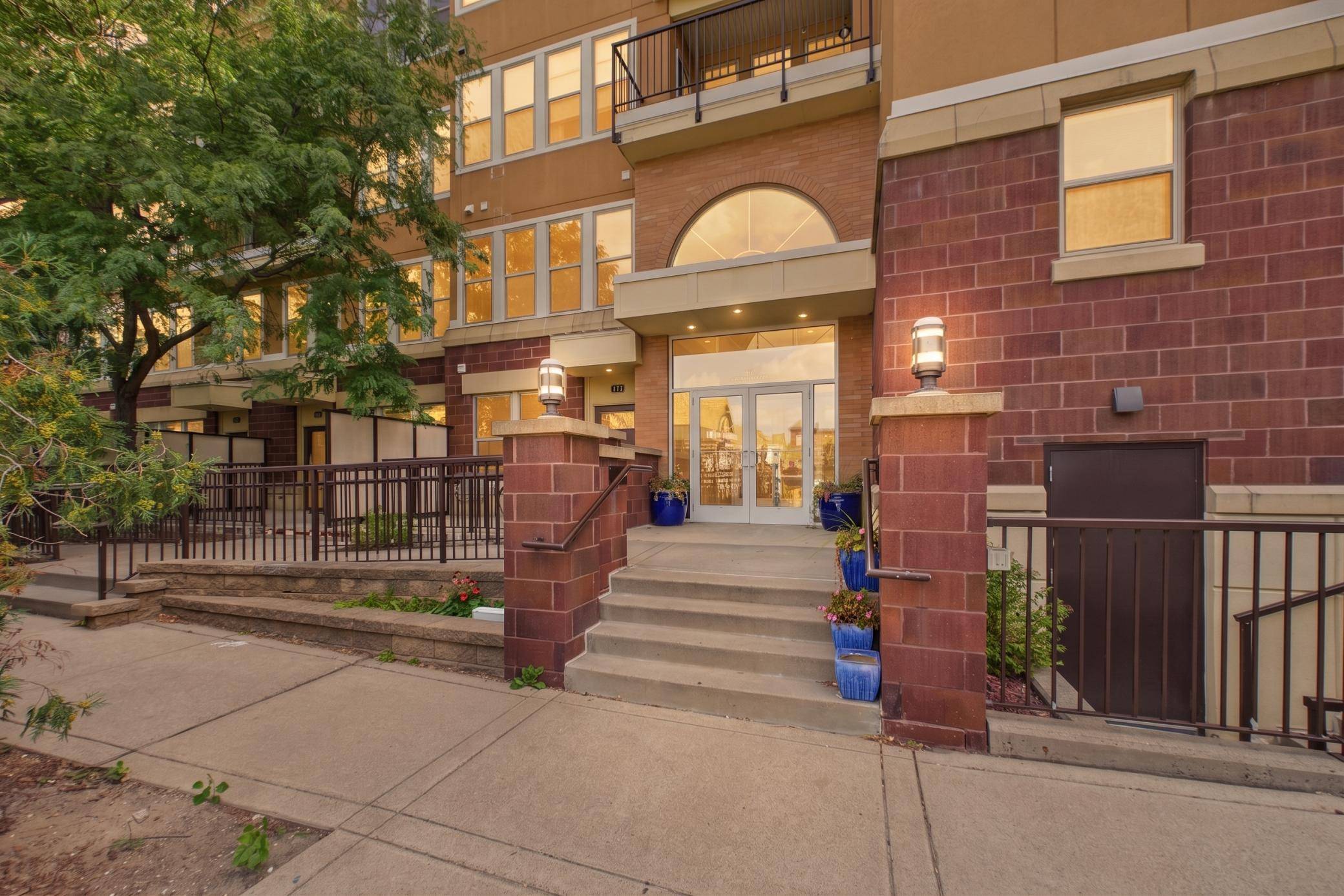 150 E Burnsville Pkwy #309, Burnsville, MN 55337