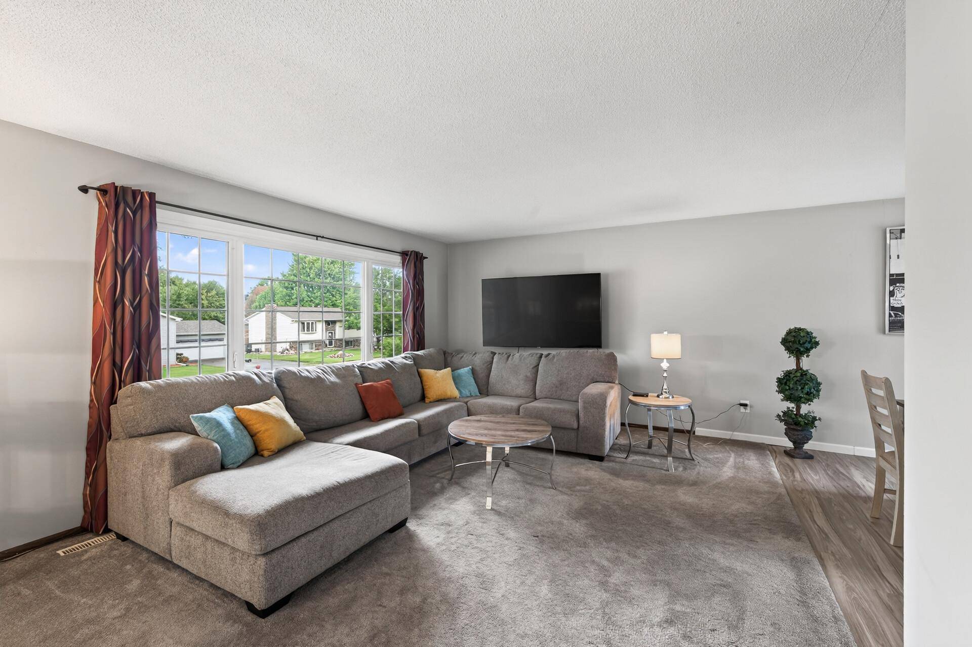 6364 Dawn WAY, Inver Grove Heights, MN 55076