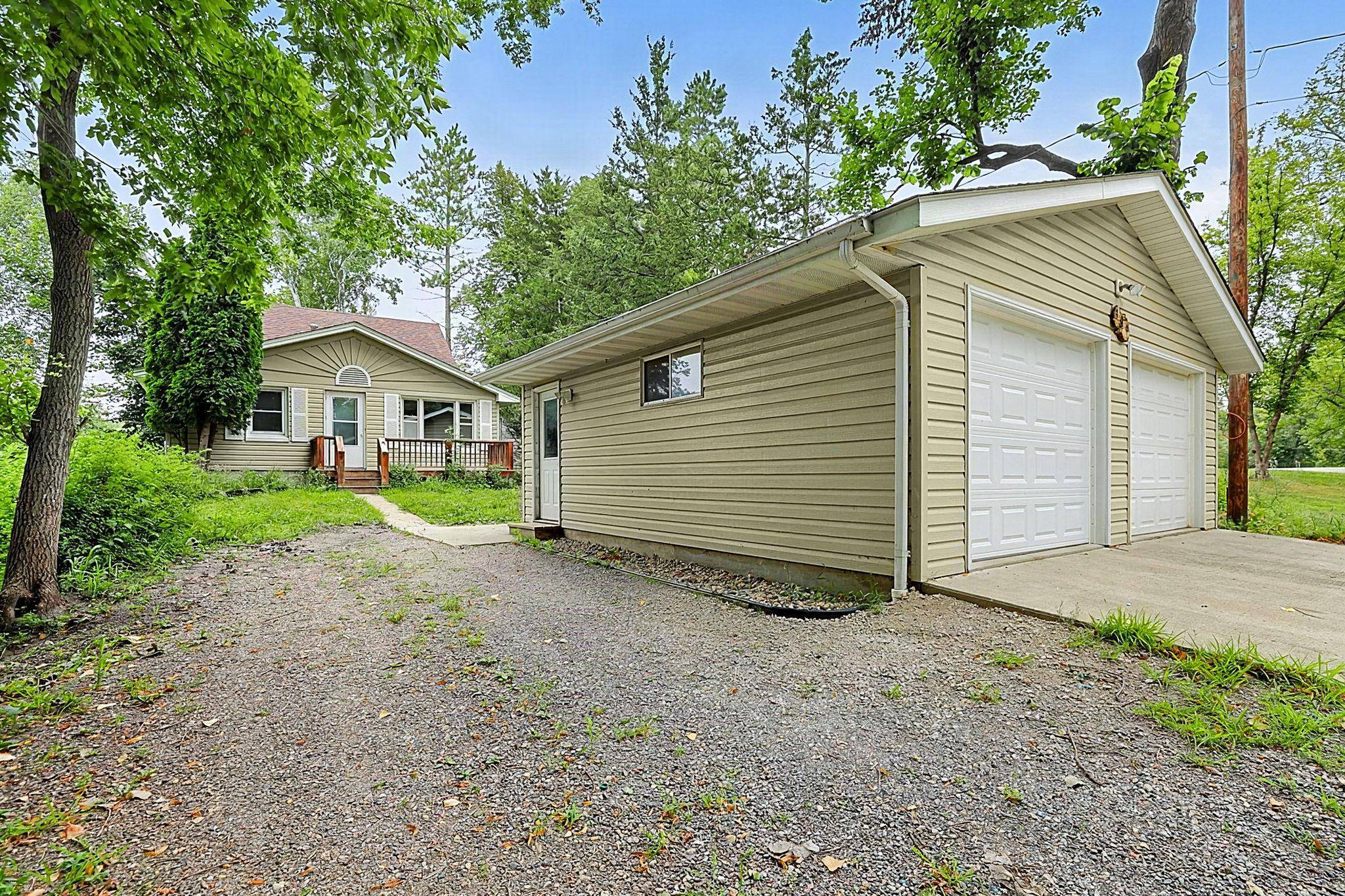 309 2nd AVE SE, New London, MN 56273