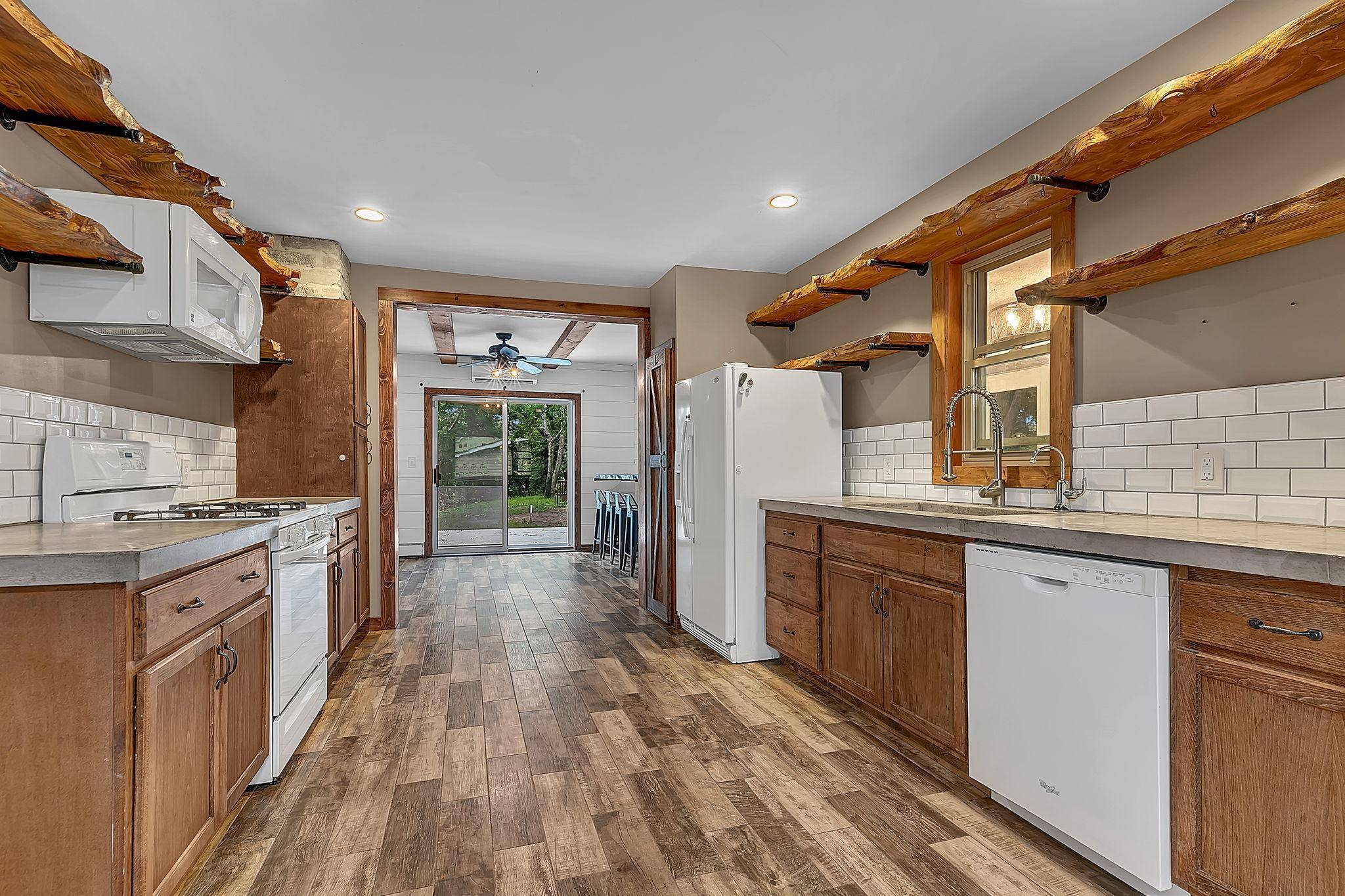 309 2nd AVE SE, New London, MN 56273