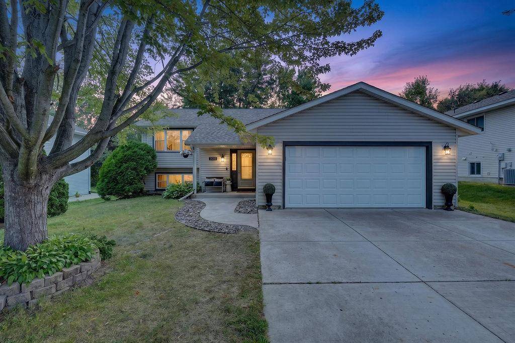 2635 Hydram AVE N, Oakdale, MN 55128