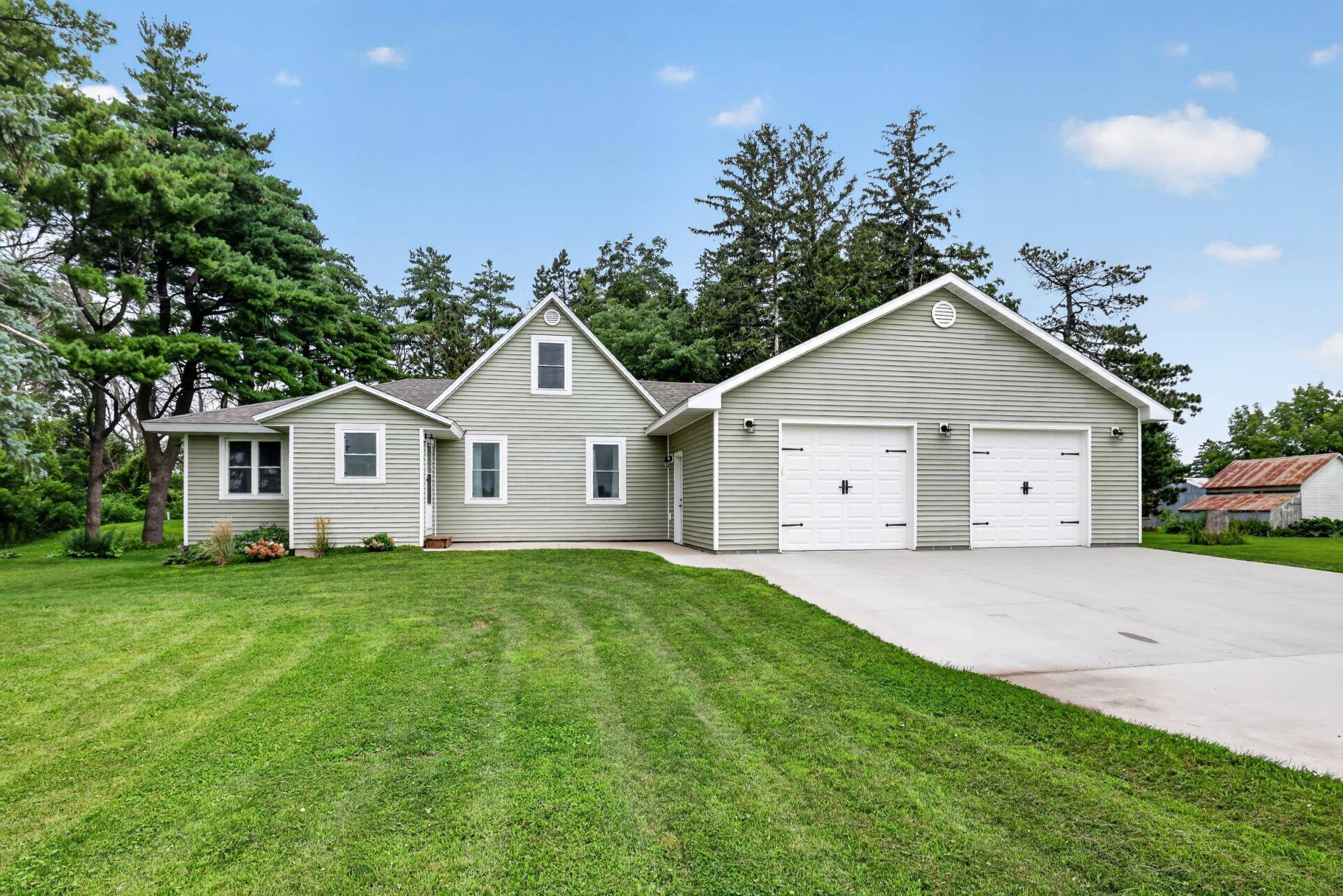 15832 585th ST, Claremont, MN 55924