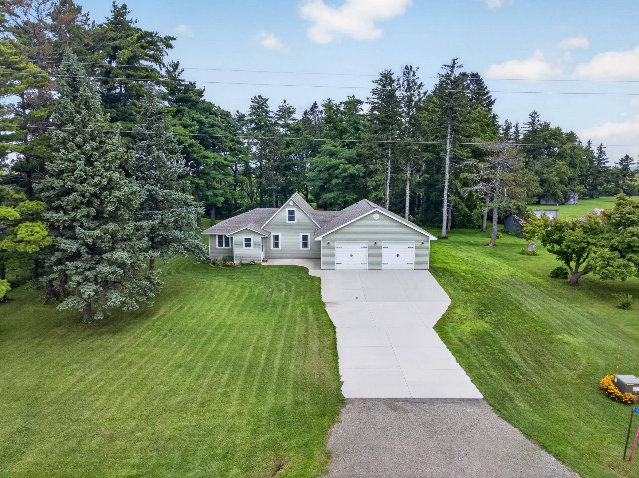 15832 585th ST, Claremont, MN 55924