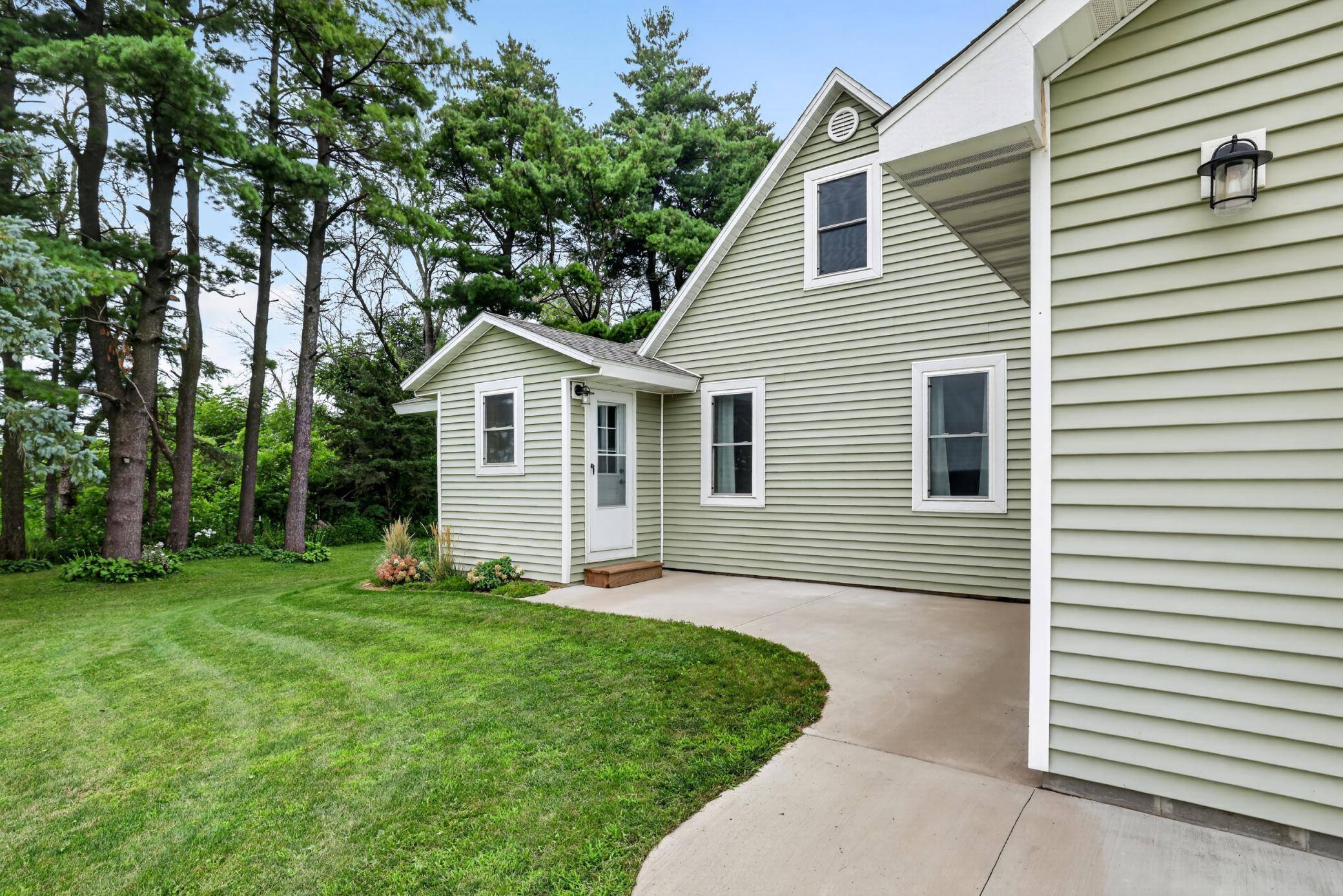 15832 585th ST, Claremont, MN 55924