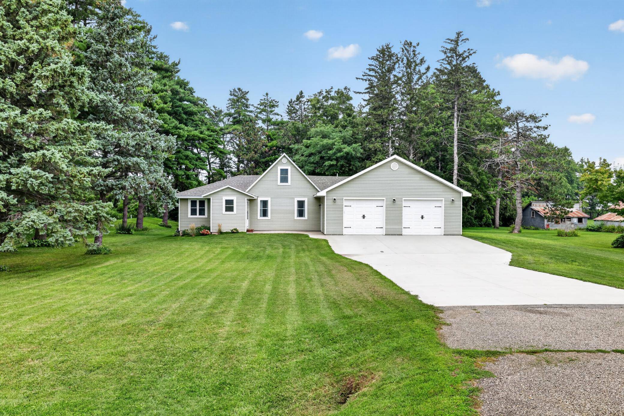 15832 585th ST, Claremont, MN 55924