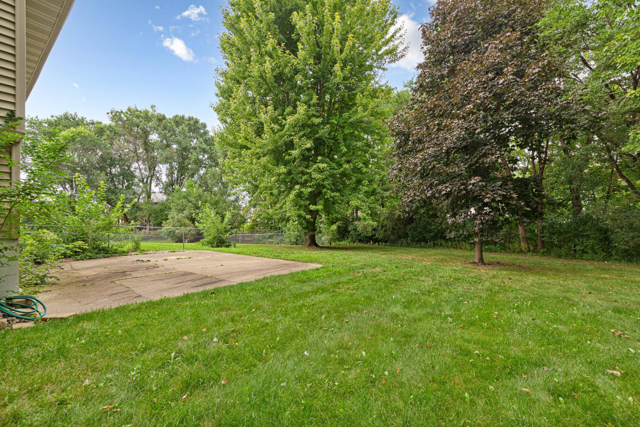 1437 Mcintosh CIR, Shakopee, MN 55379