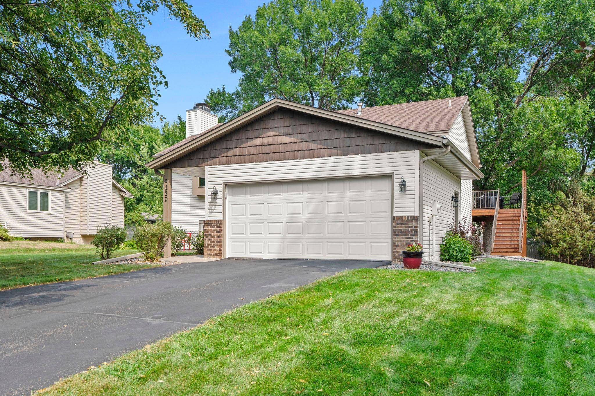 9220 Orchid LN N, Maple Grove, MN 55369