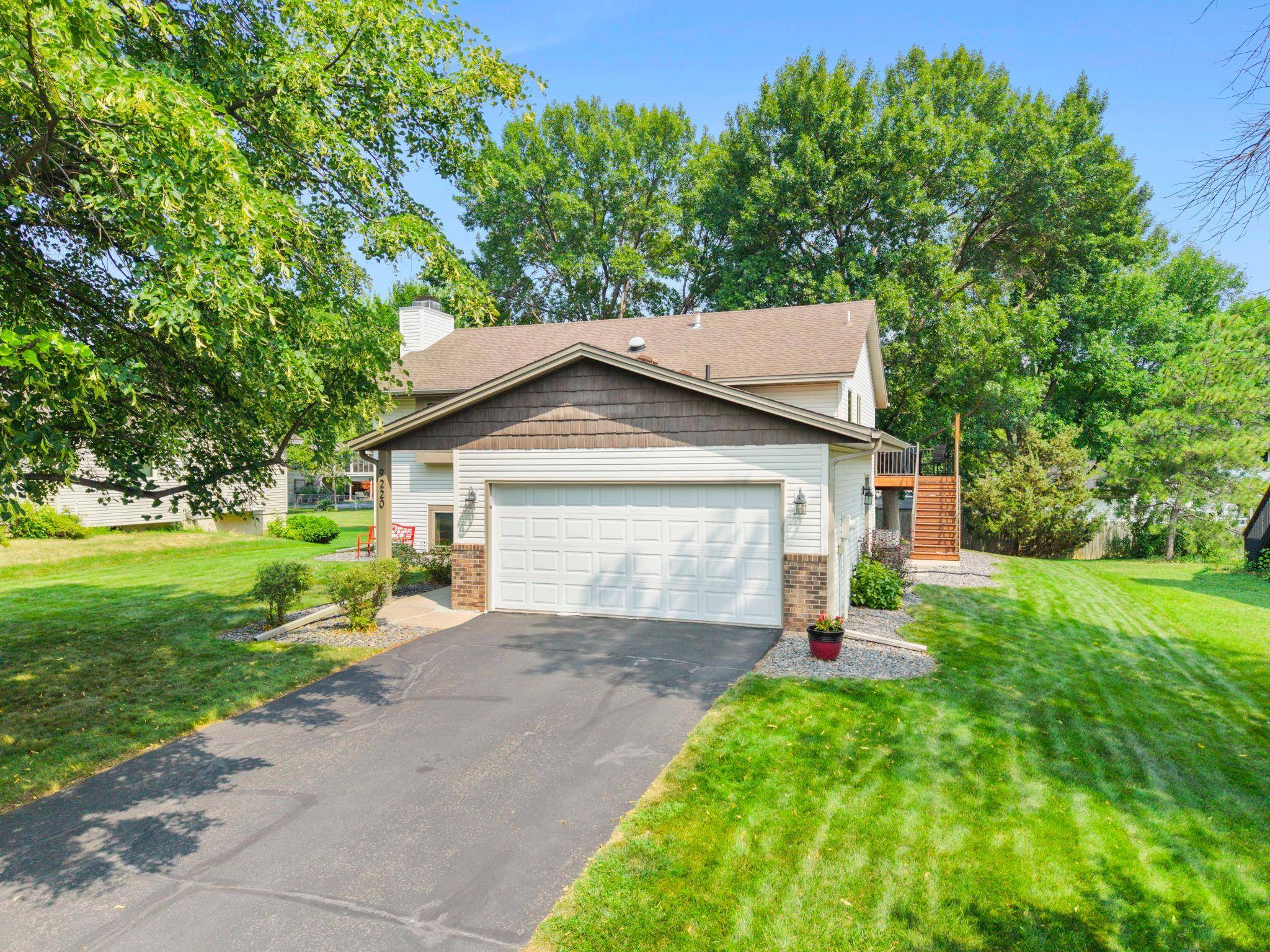 9220 Orchid LN N, Maple Grove, MN 55369