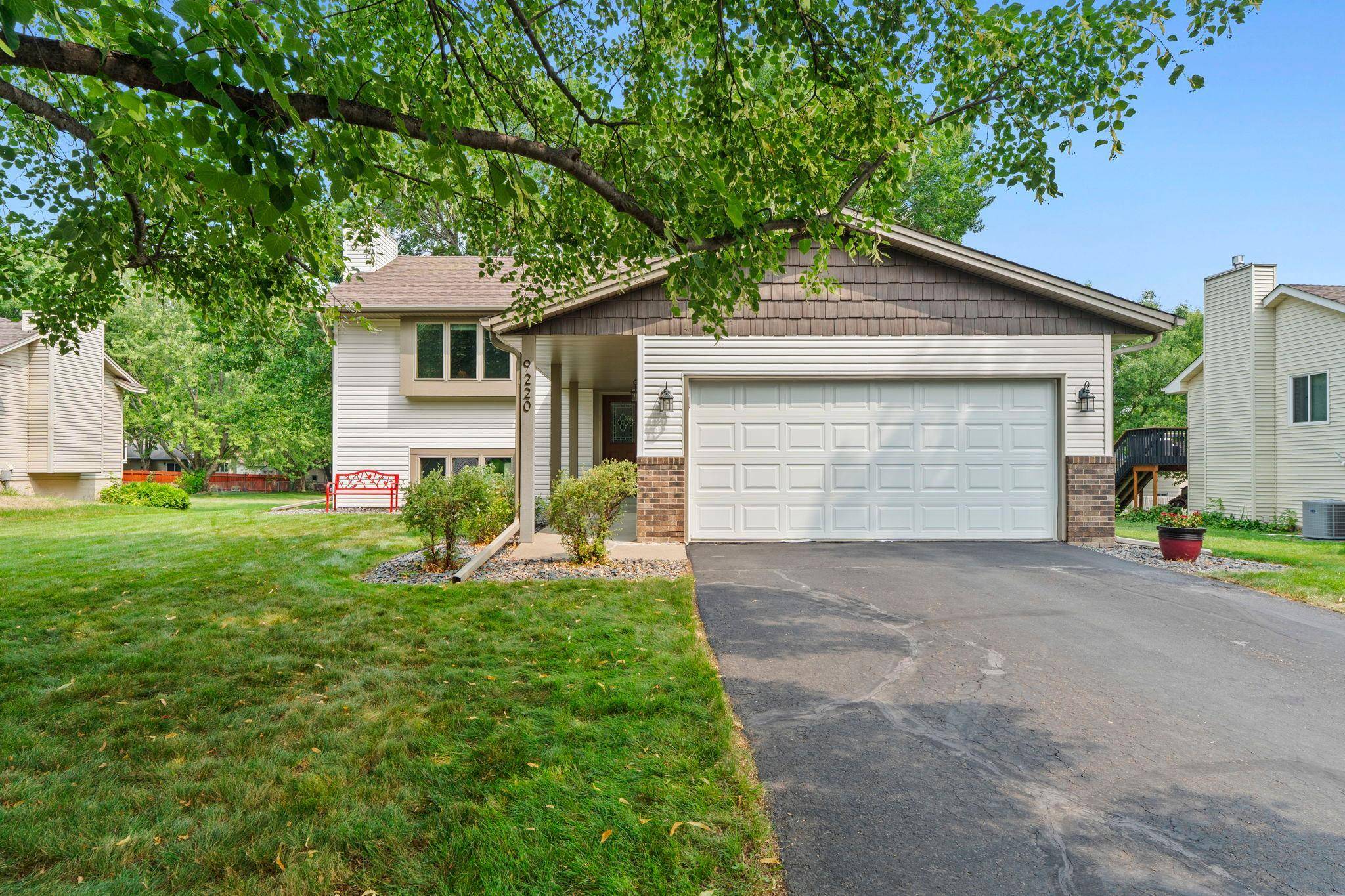 9220 Orchid LN N, Maple Grove, MN 55369