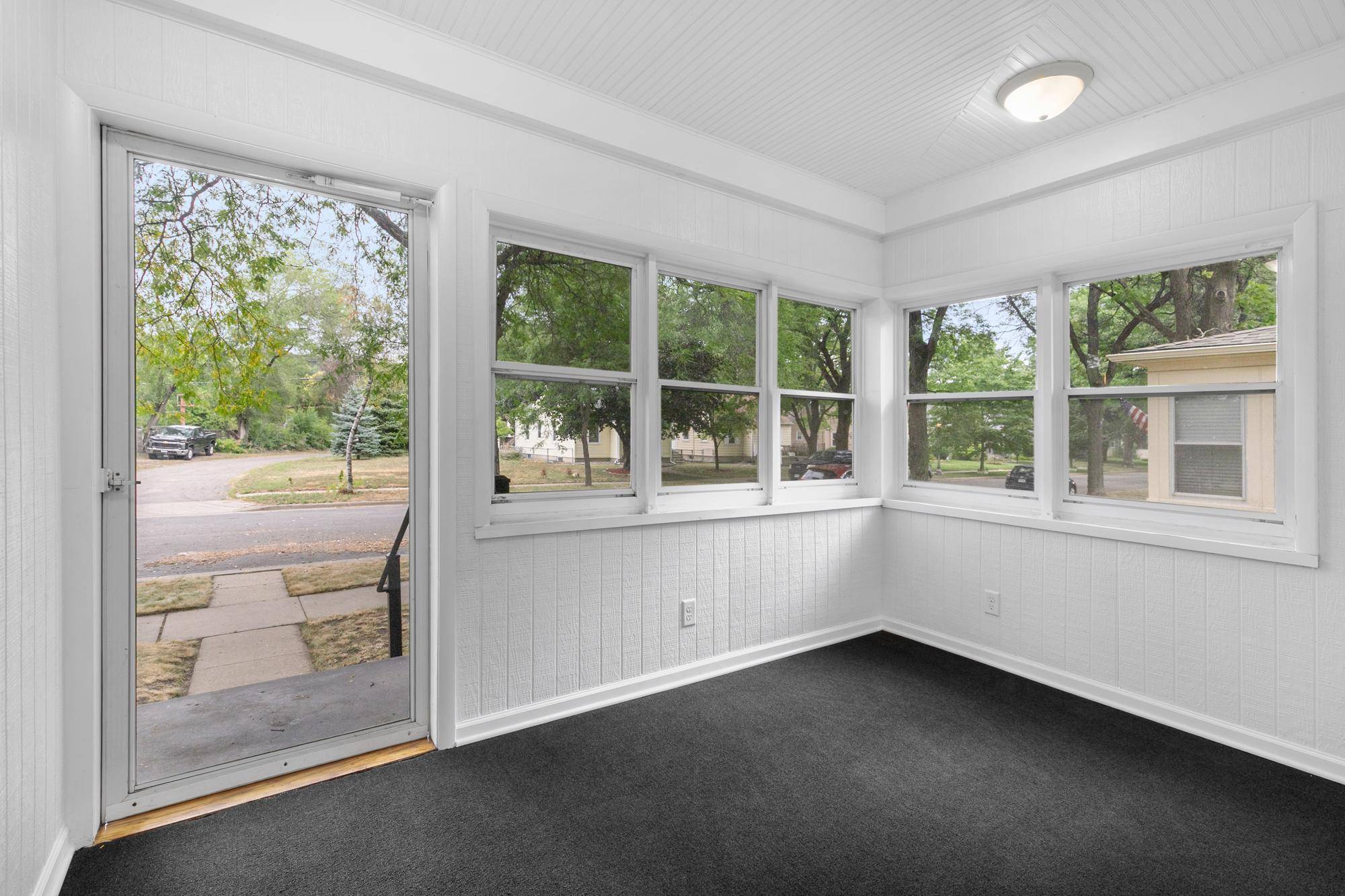 1612 Race ST, Saint Paul, MN 55102