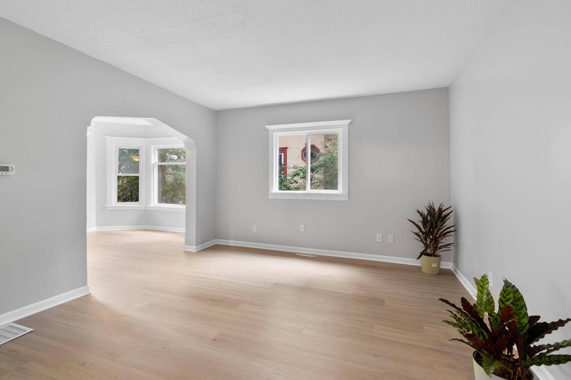1612 Race ST, Saint Paul, MN 55102