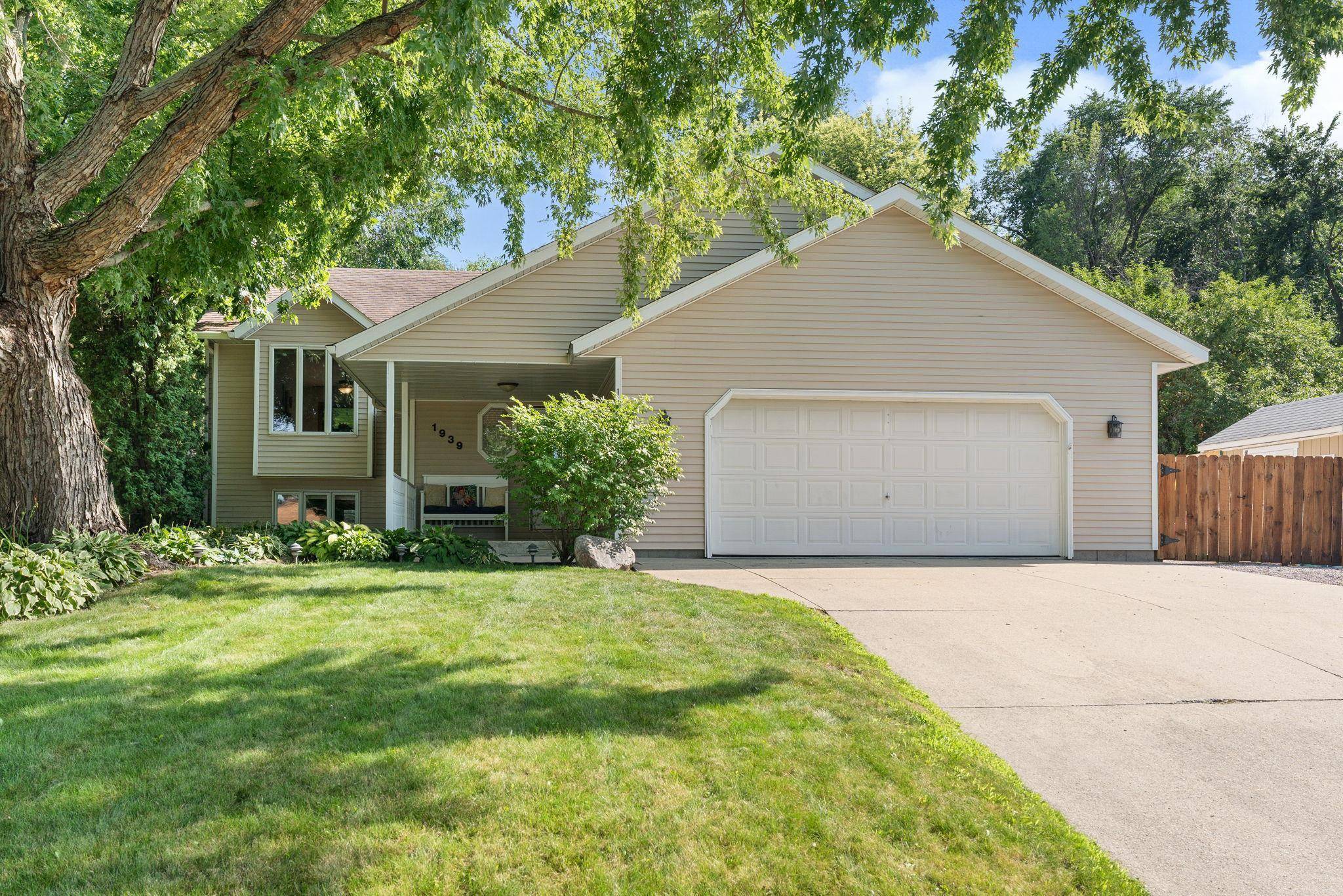 1939 Greenwood DR NE, Owatonna, MN 55060