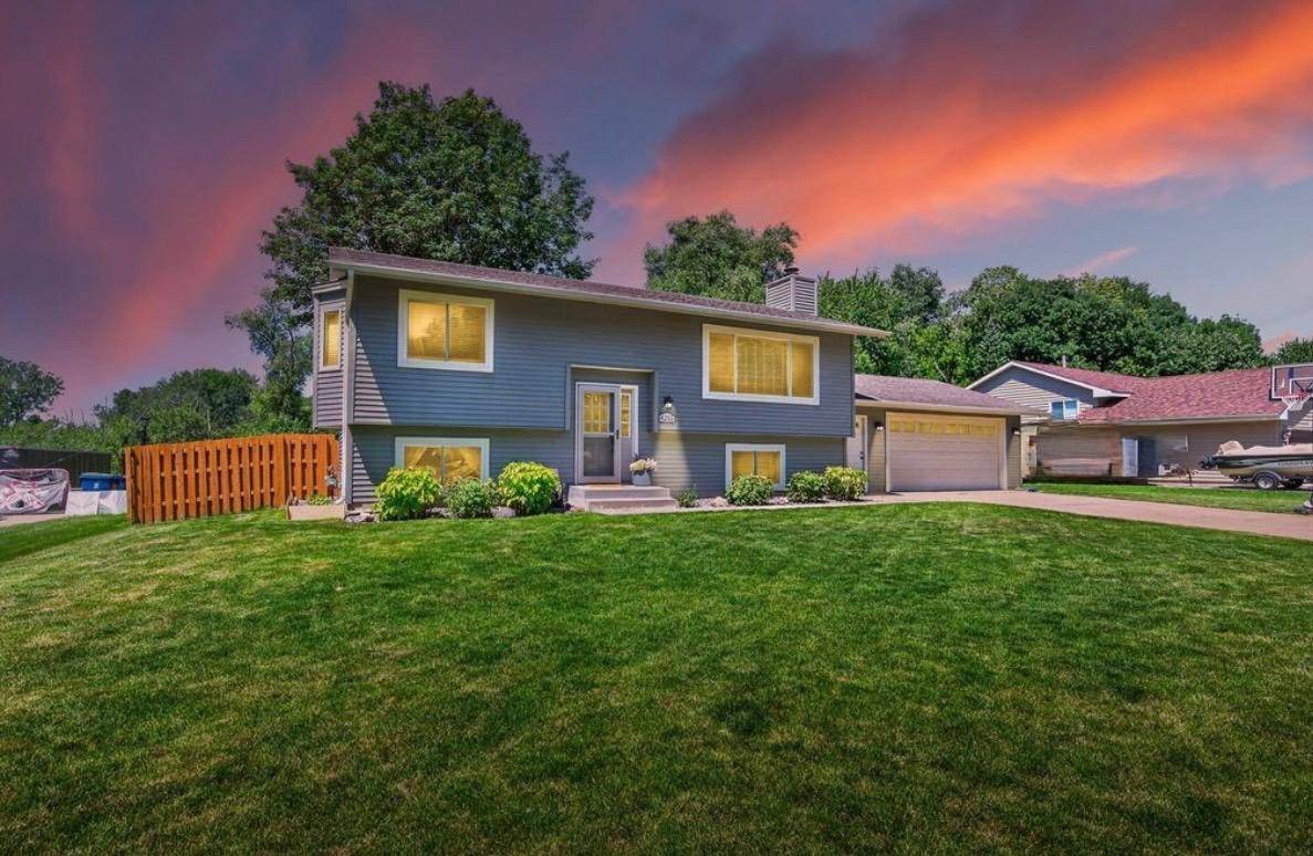 4251 Elizabeth LN, Vadnais Heights, MN 55127