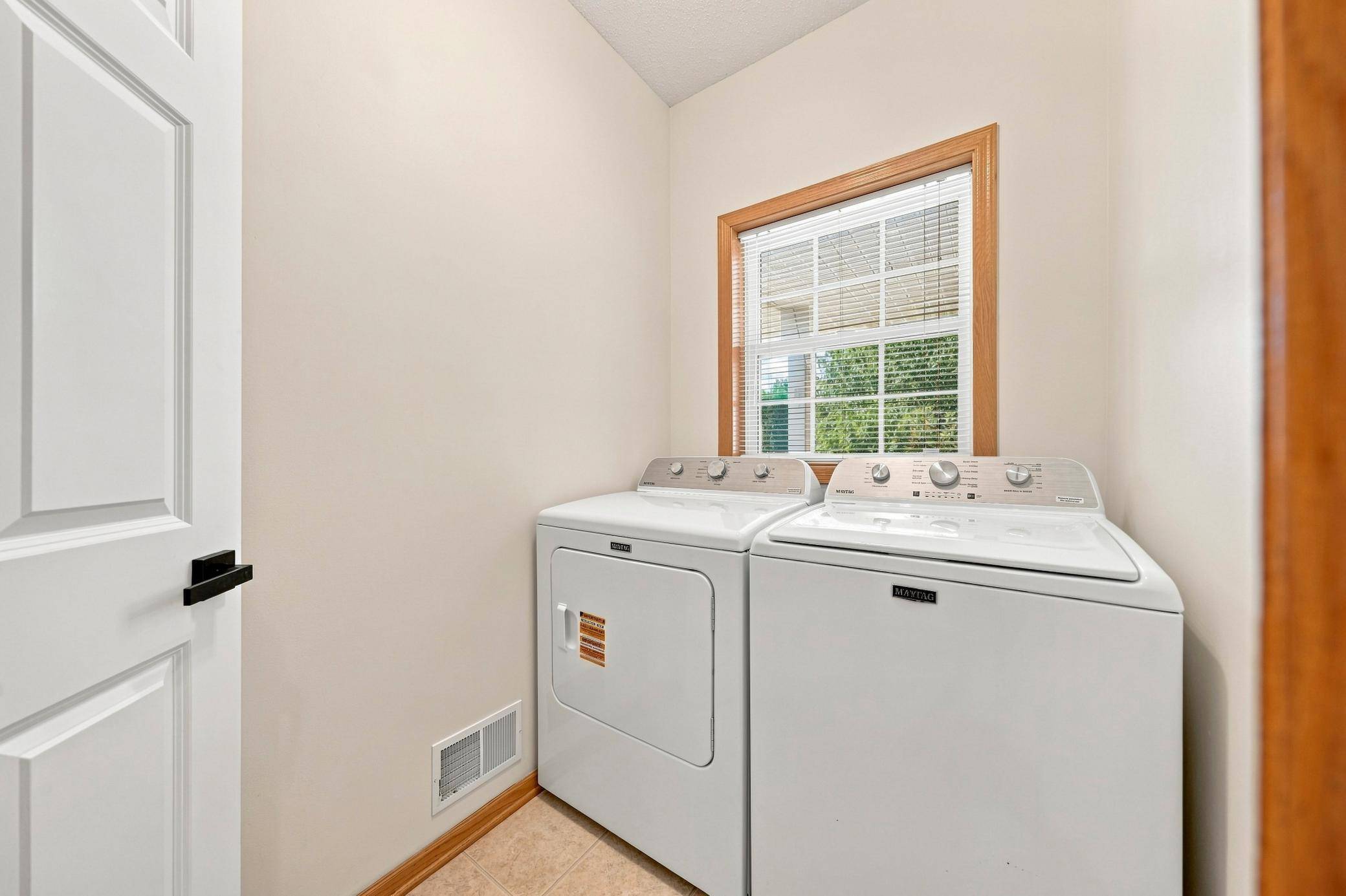 563 Summit AVE, Dundas, MN 55019