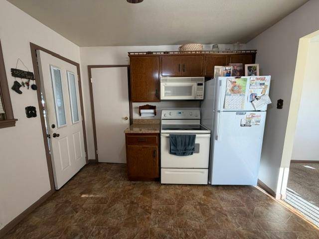 16 Beech CT, Babbitt, MN 55706