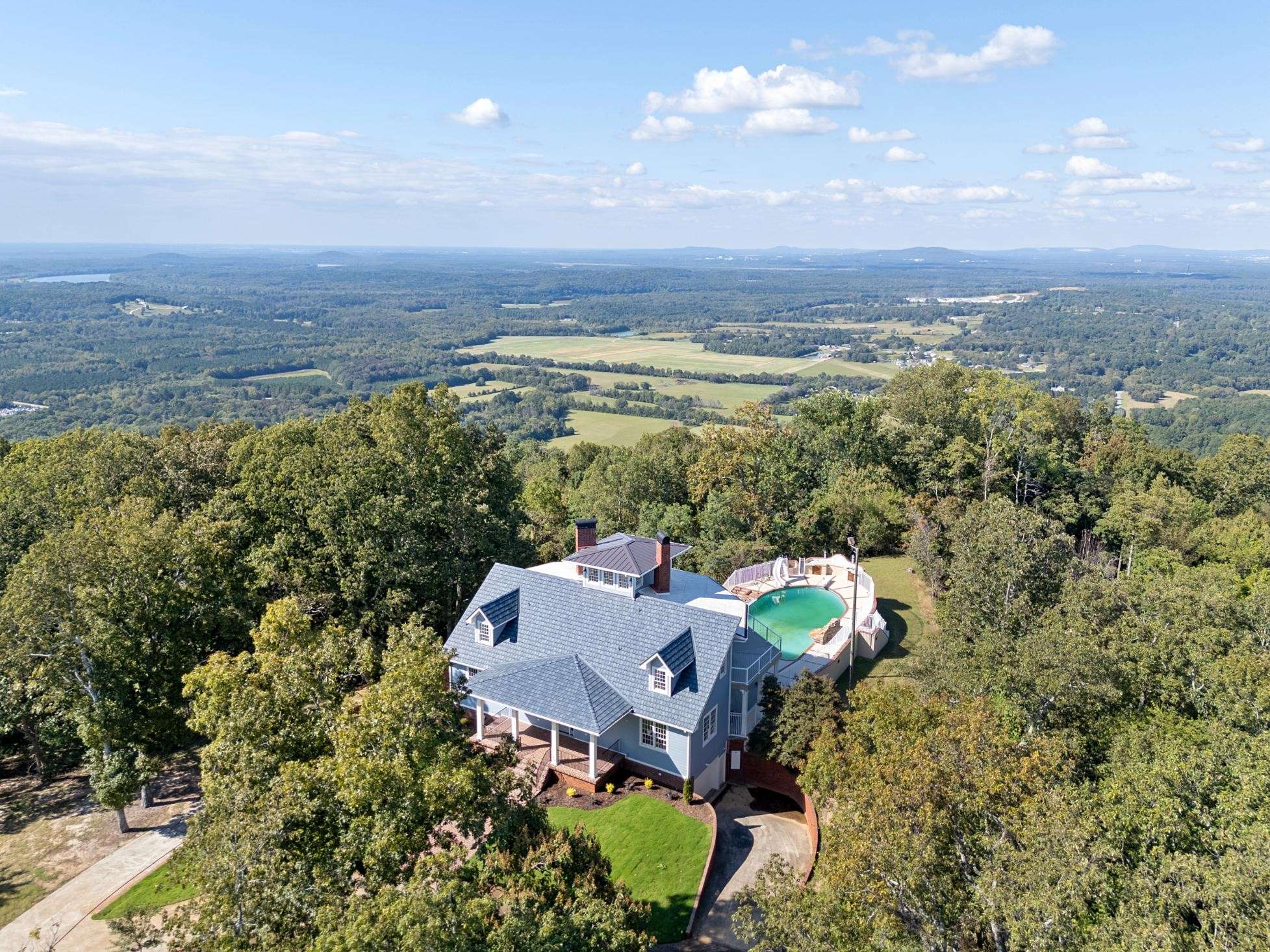 583 Bell Point Rd, Laceys Spring, AL 35754