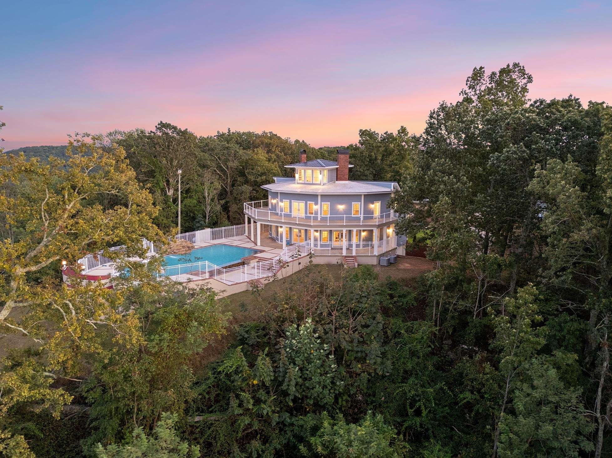 583 Bell Point Rd, Laceys Spring, AL 35754