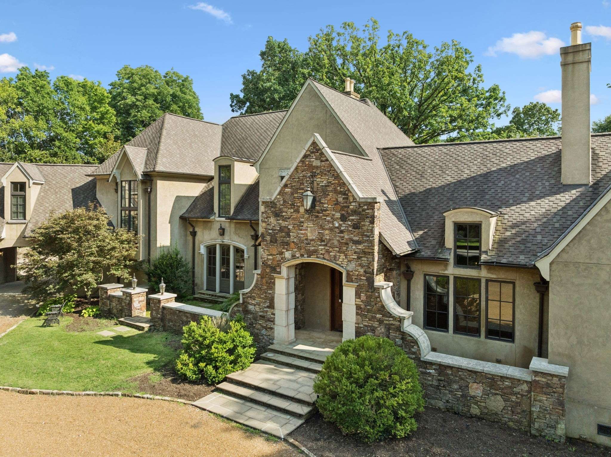 1011 Gateway Ln, Nashville, TN 37220