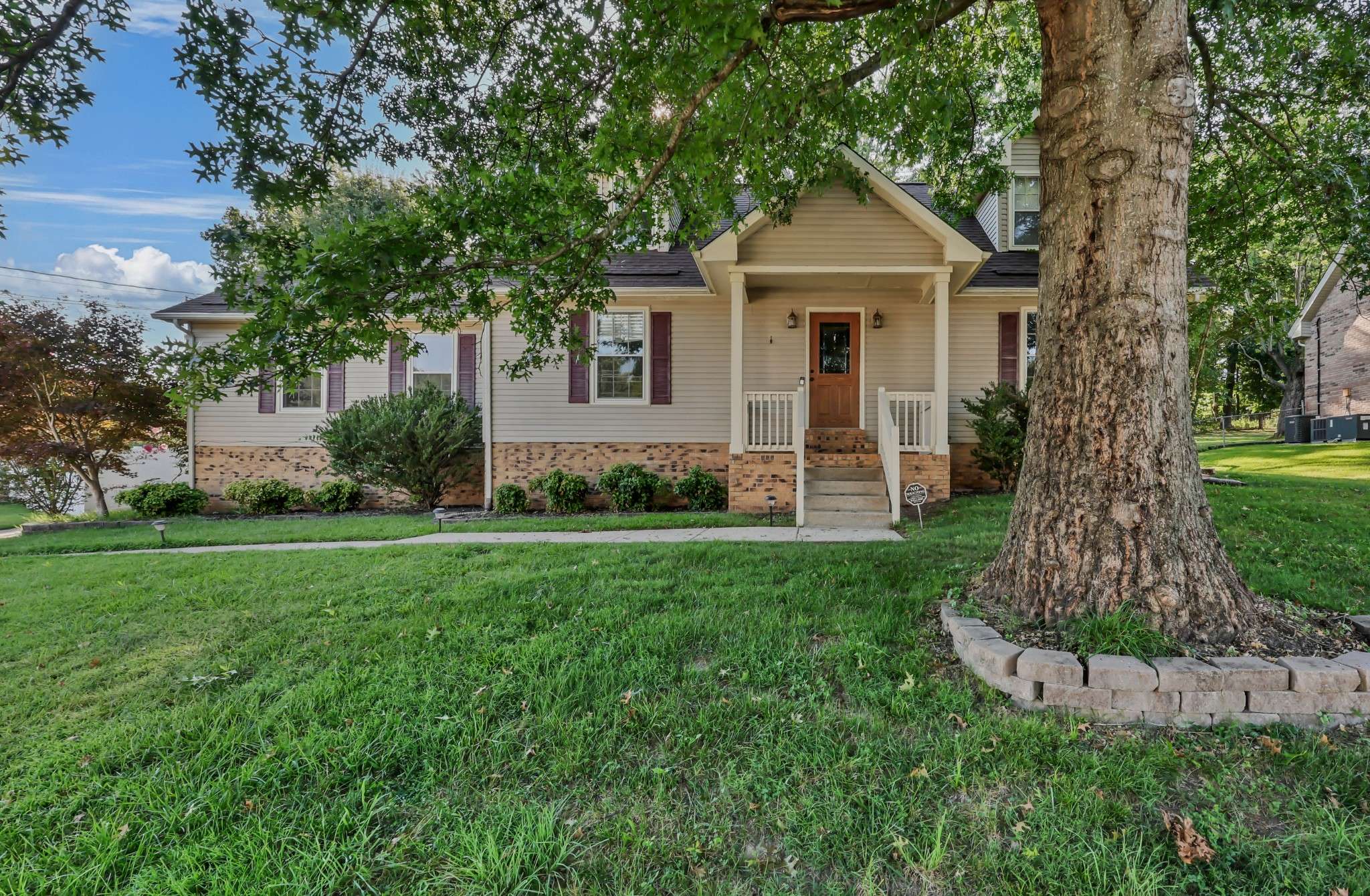 1025 Hillshire Dr, Clarksville, TN 37043