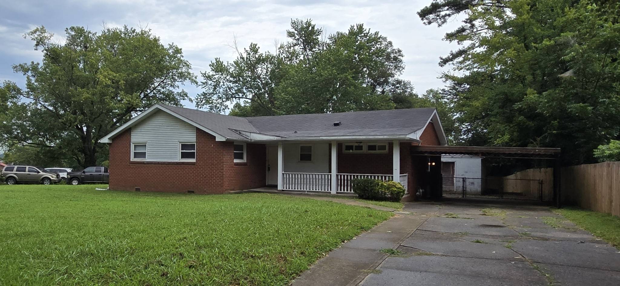 310 Sheriff Dr, Clarksville, TN 37042