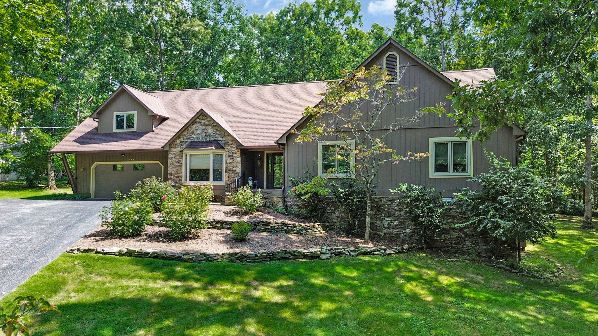 143 Lisa Ln, Crossville, TN 38558