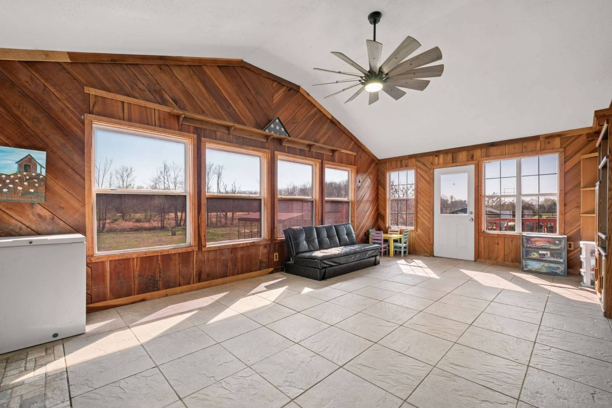 324 Laster Holman Rd, Decherd, TN 37324