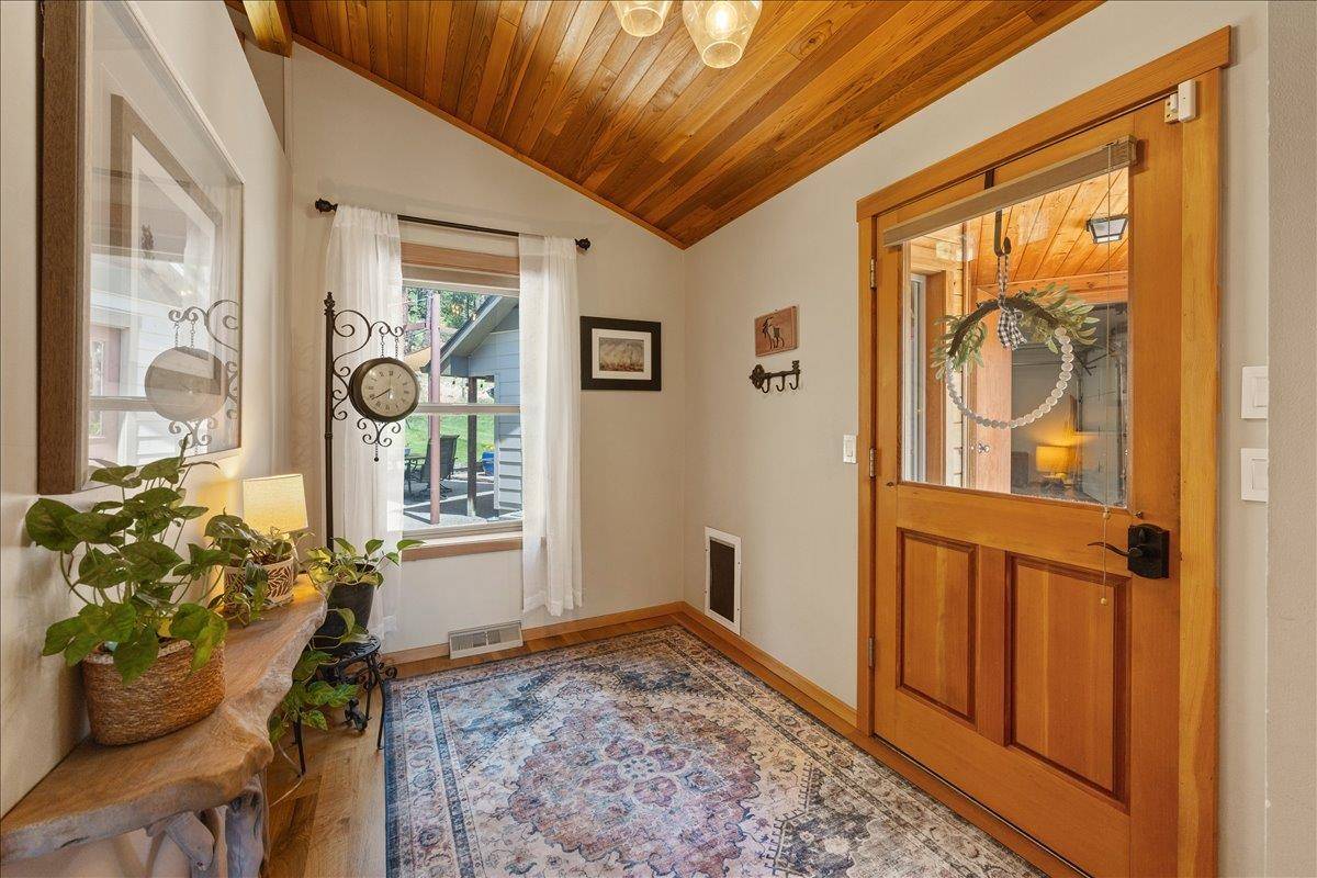 26615 E Moffat Rd, Newman Lake, WA 99025
