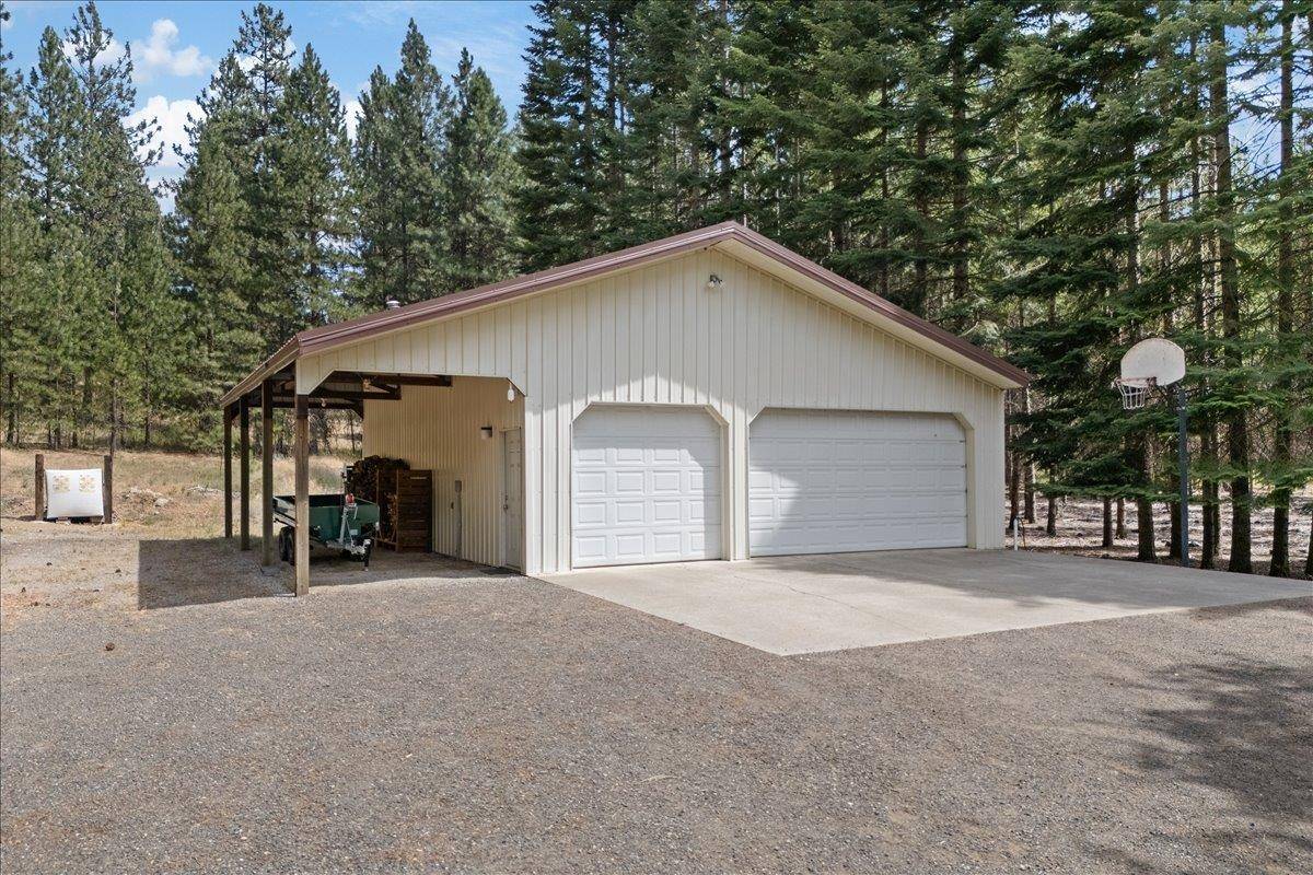 26615 E Moffat Rd, Newman Lake, WA 99025