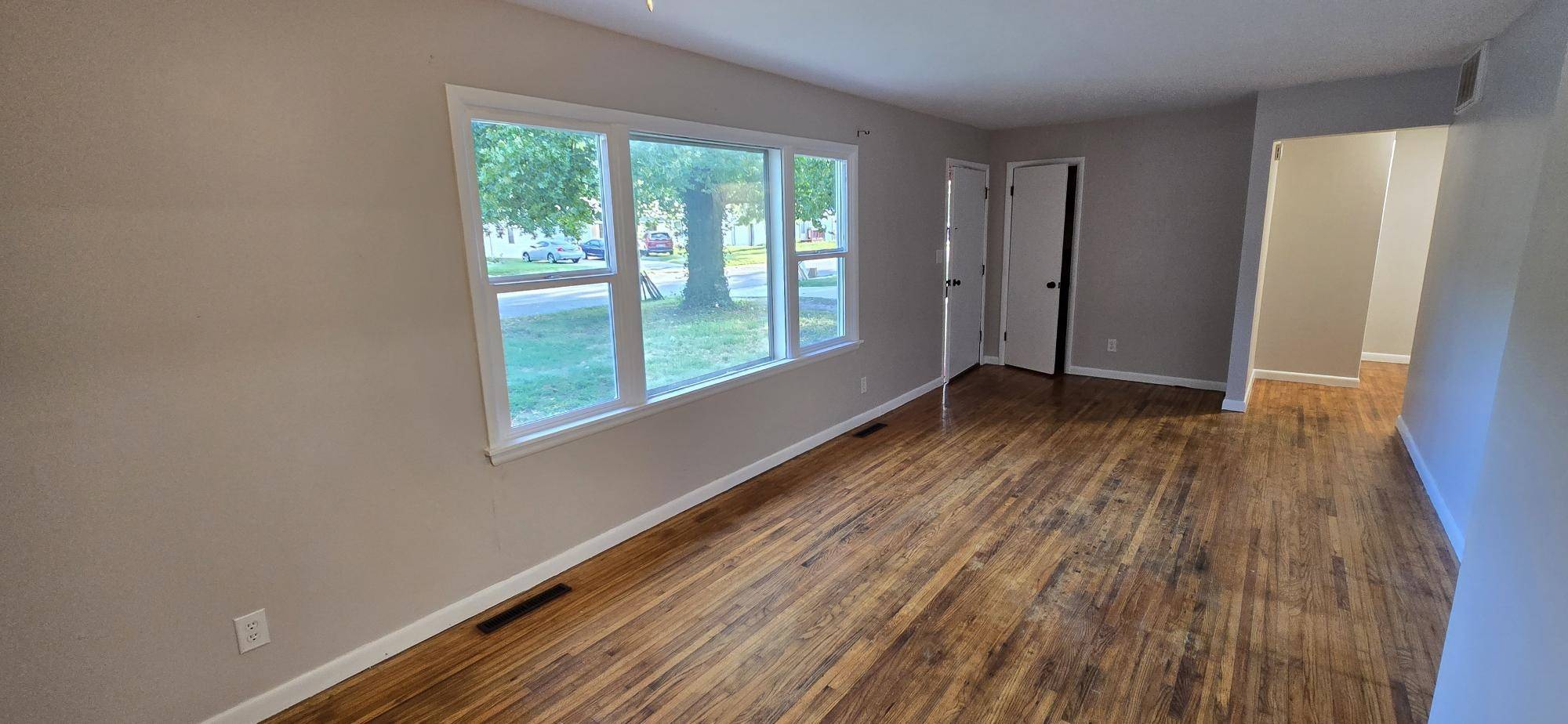 129 E Edgemoor St, Derby, KS 67037