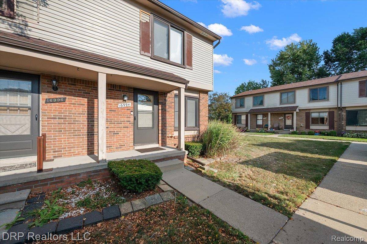 16994 Kingsbrooke DR, Clinton Charter Township, MI 48038