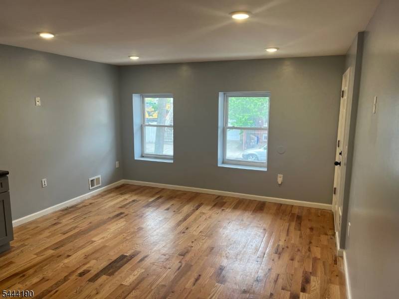 120 Fleming Ave, Newark City, NJ 07105