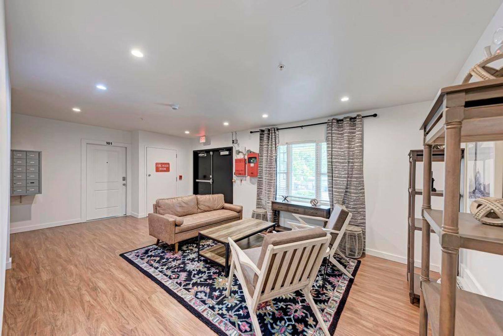 306 E 30th ST #210, Austin, TX 78705