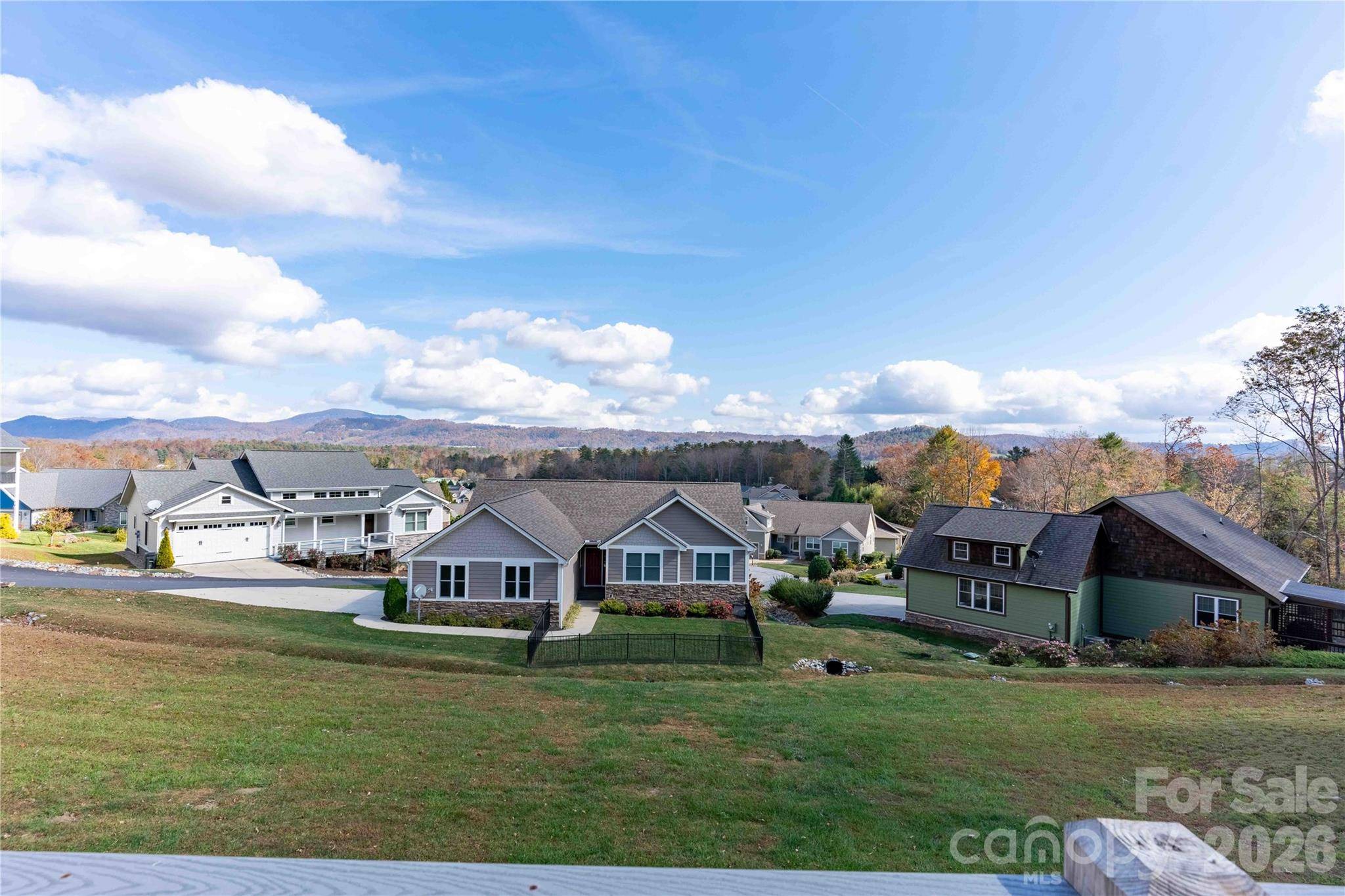 2637 Bowden LN, Hendersonville, NC 28792