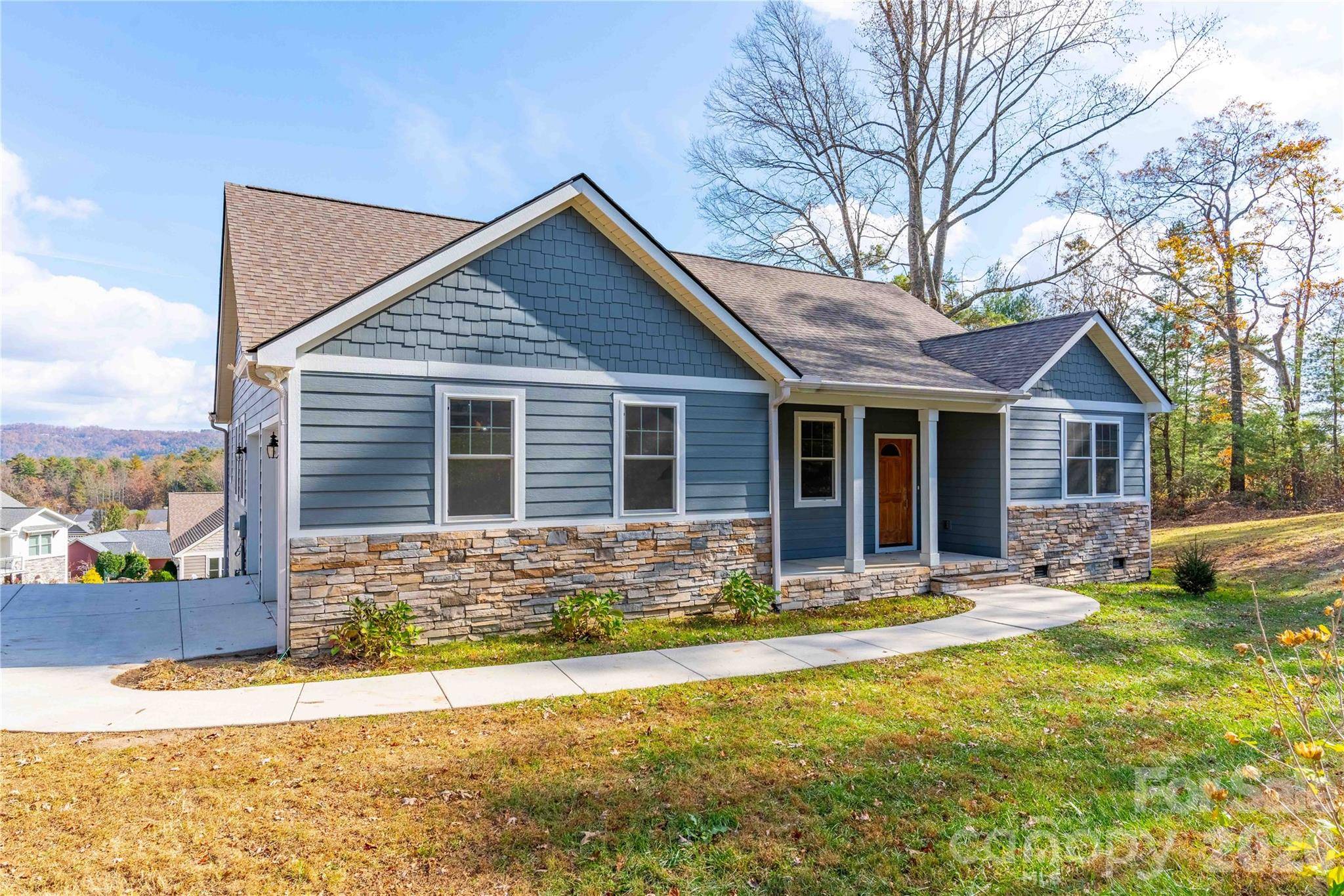 2637 Bowden LN, Hendersonville, NC 28792