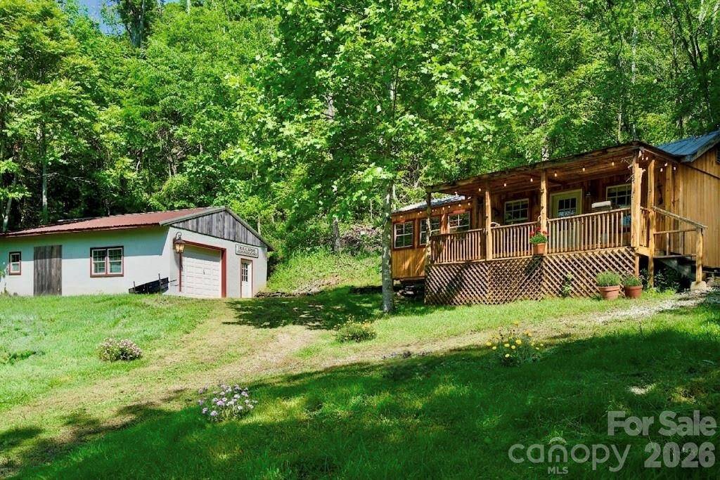 38 Buchanan Hill RD, Bakersville, NC 28705
