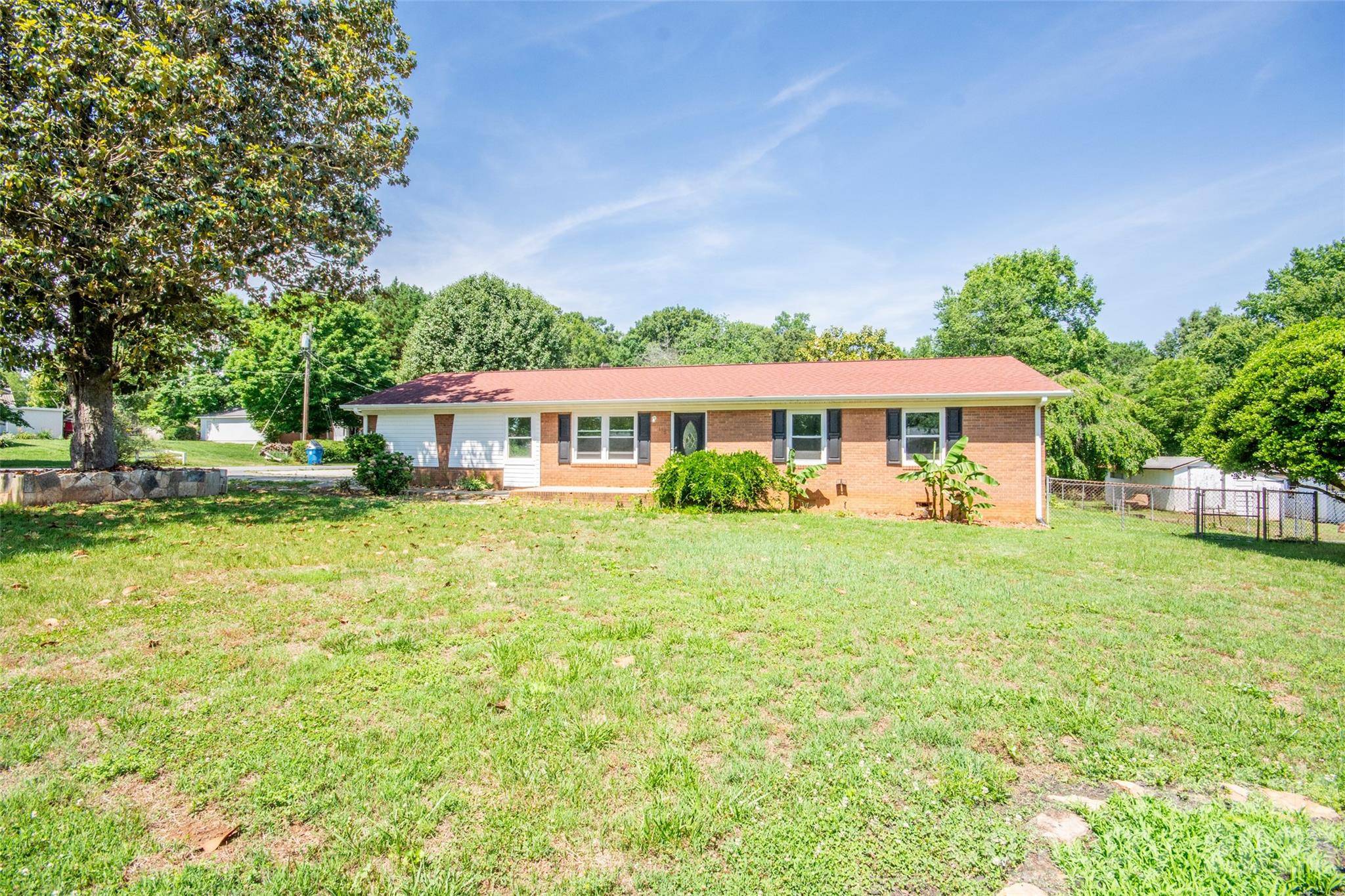 125 Linda DR, Harmony, NC 28634