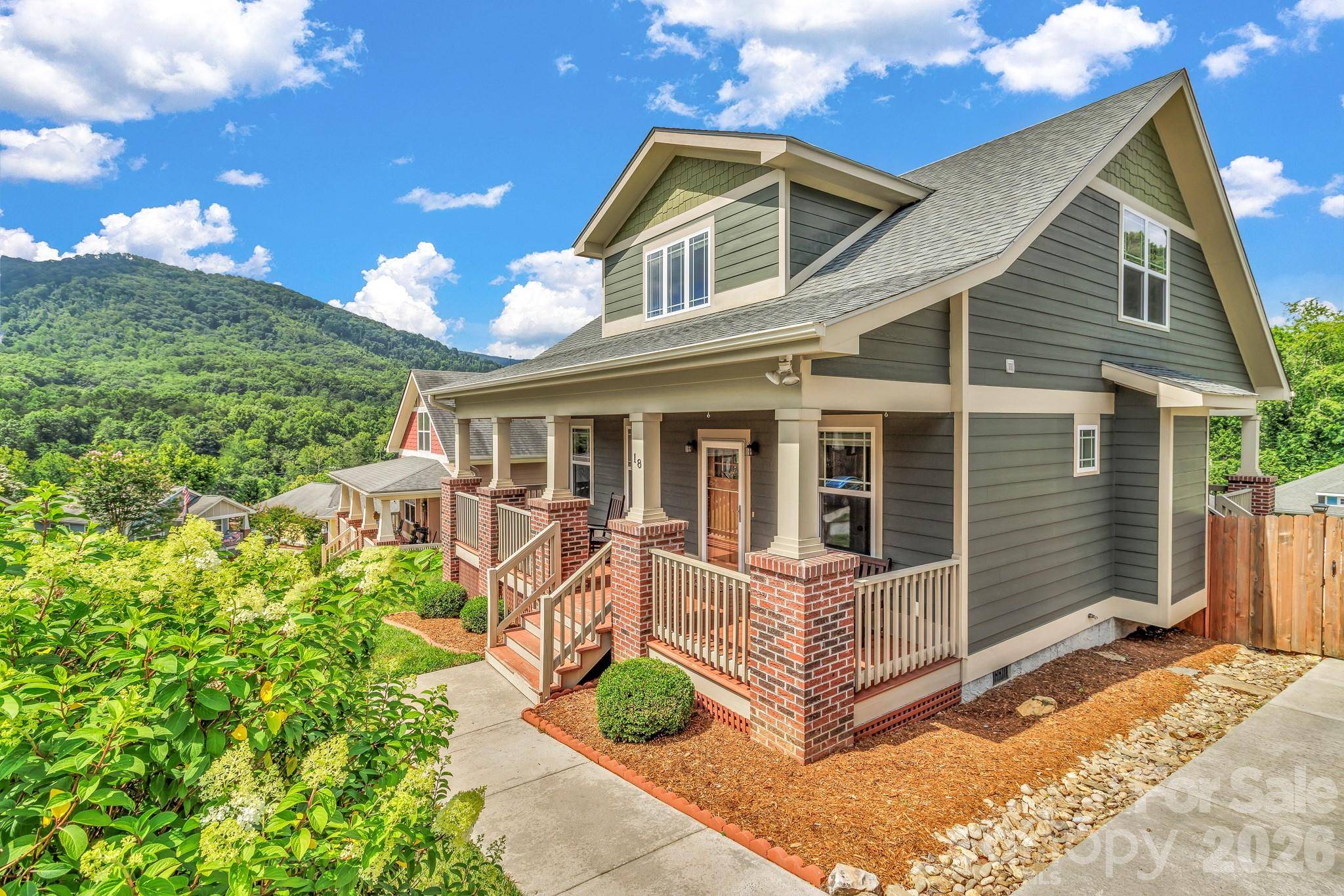18 Byrdcliffe LN, Asheville, NC 28805