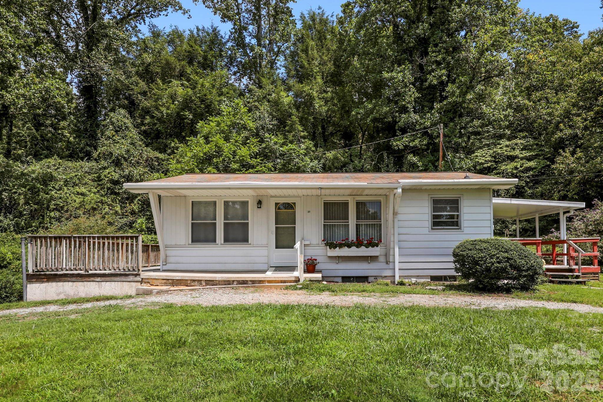 27 McGee CIR, Fairview, NC 28730