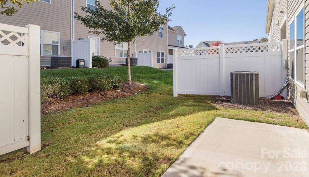 14416 Glendon Hall LN, Charlotte, NC 28262