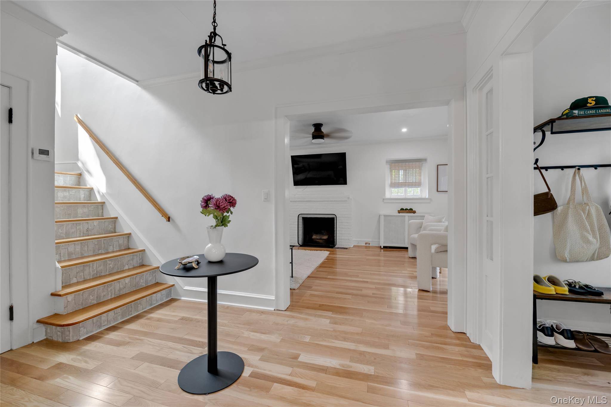 320 Forest RD, Douglaston, NY 11363