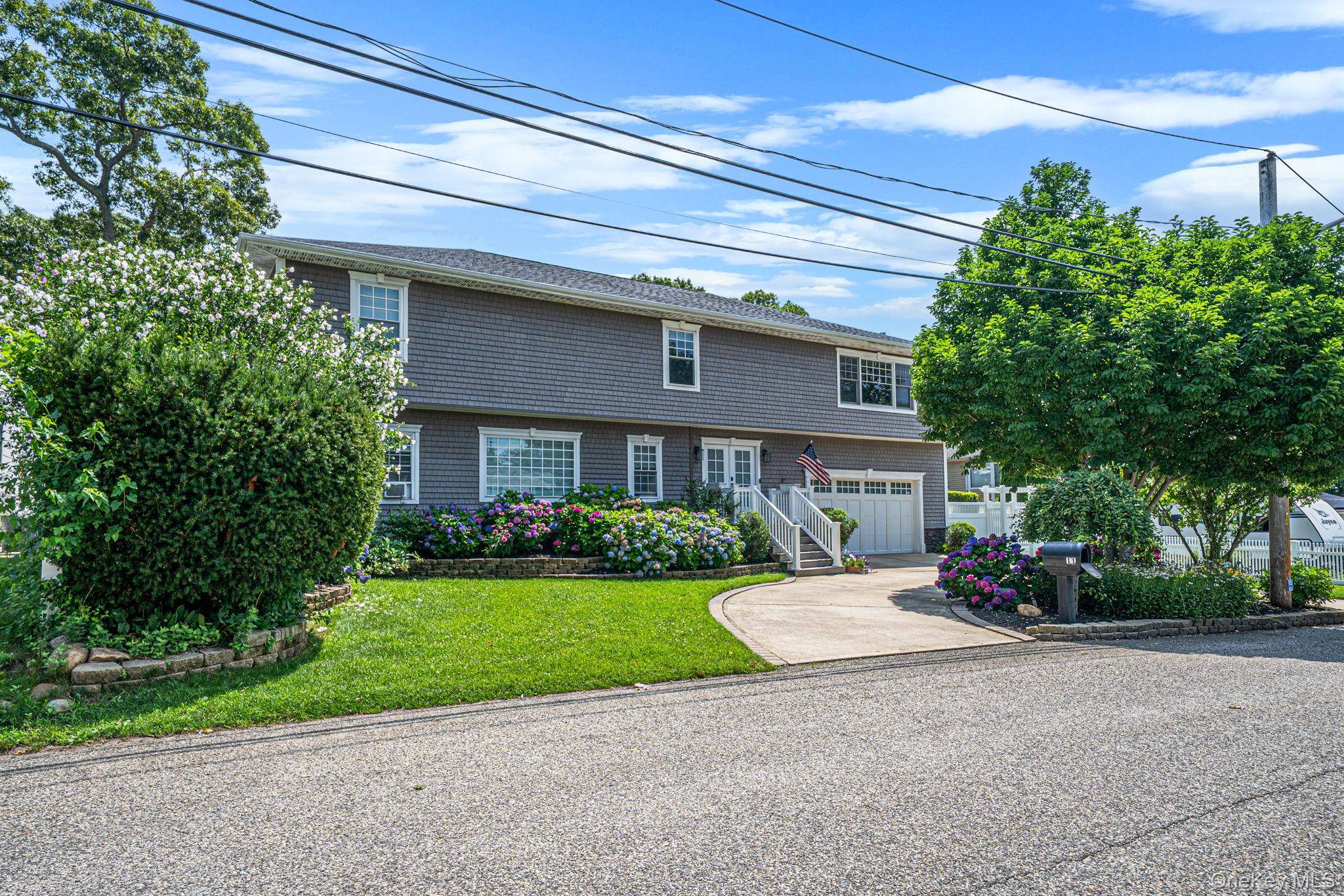 11 Elm ST, Ronkonkoma, NY 11779