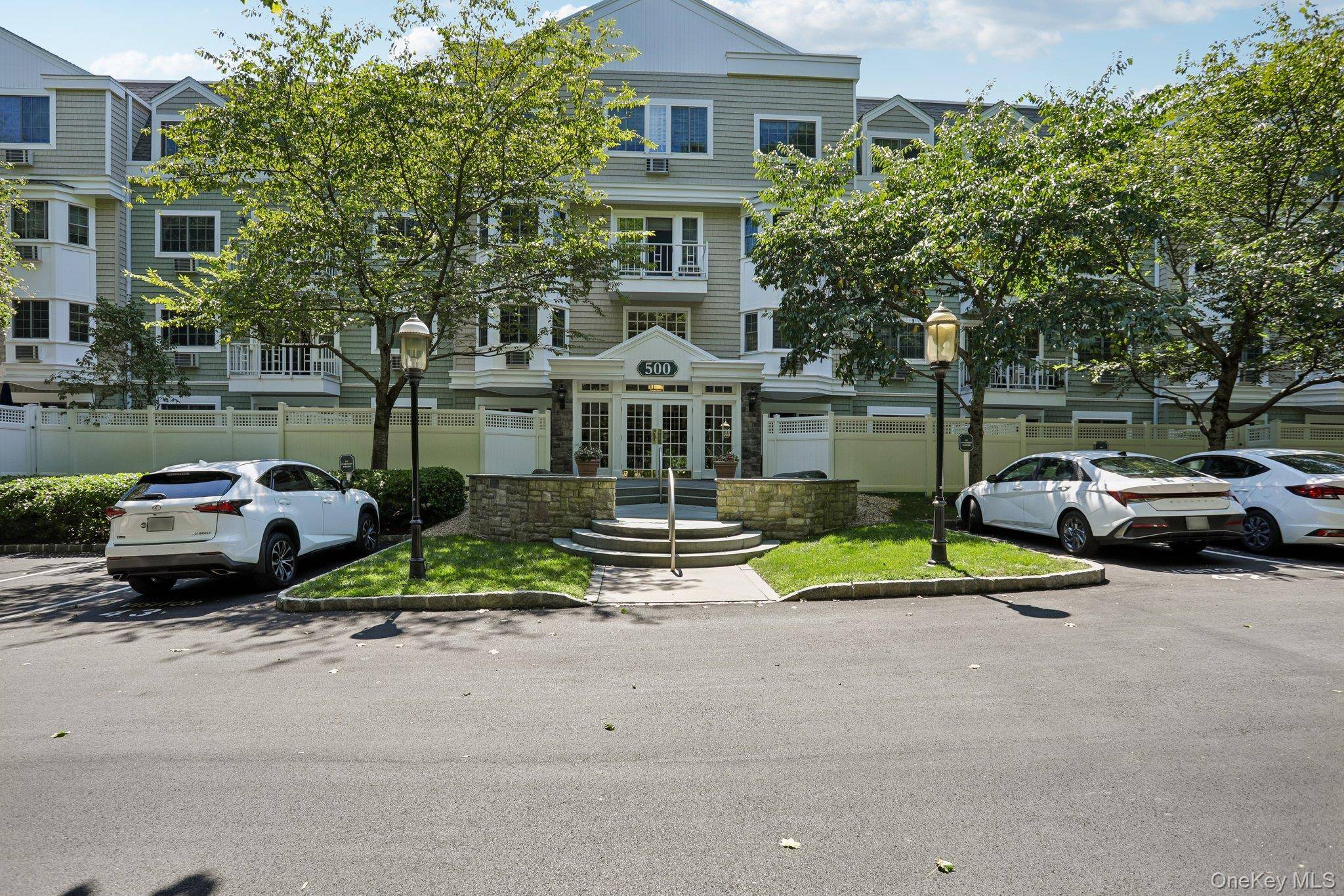 500 Pondside DR #4L, White Plains, NY 10607