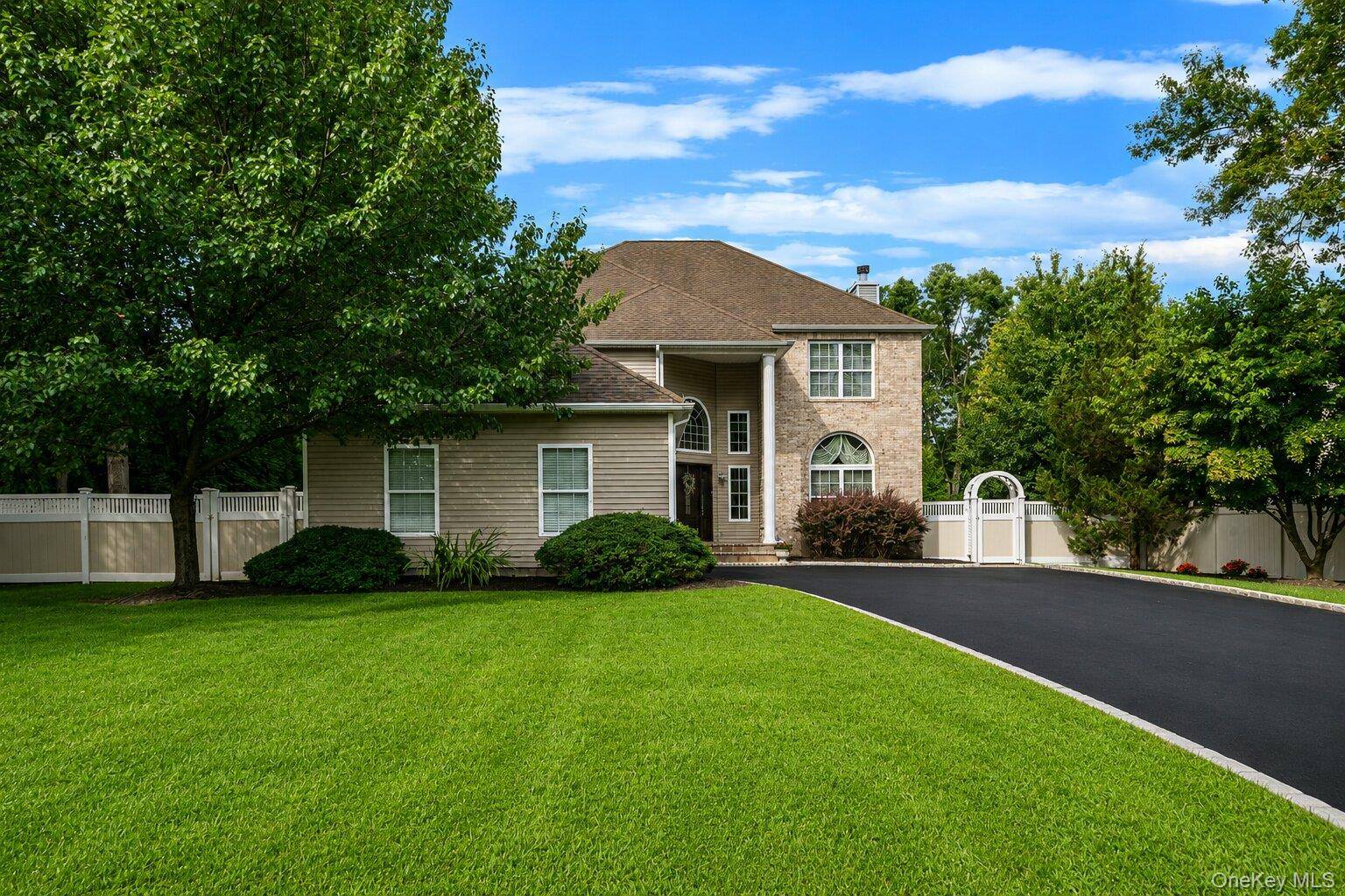 44 Independence WAY, Miller Place, NY 11764