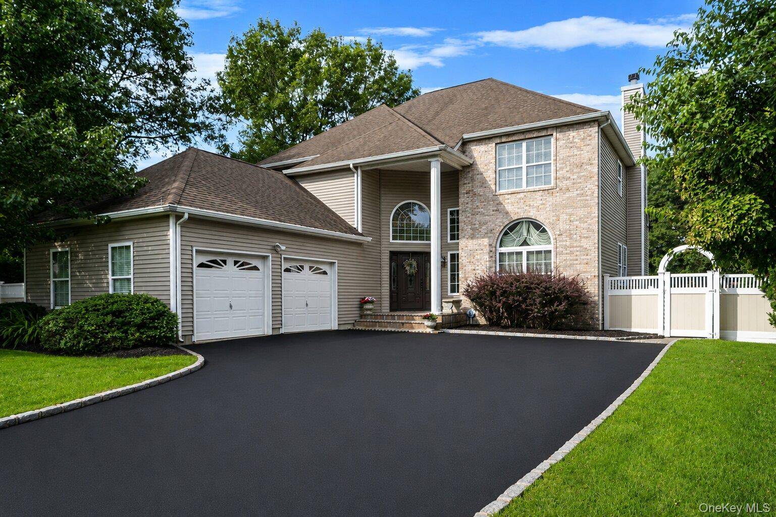 44 Independence WAY, Miller Place, NY 11764