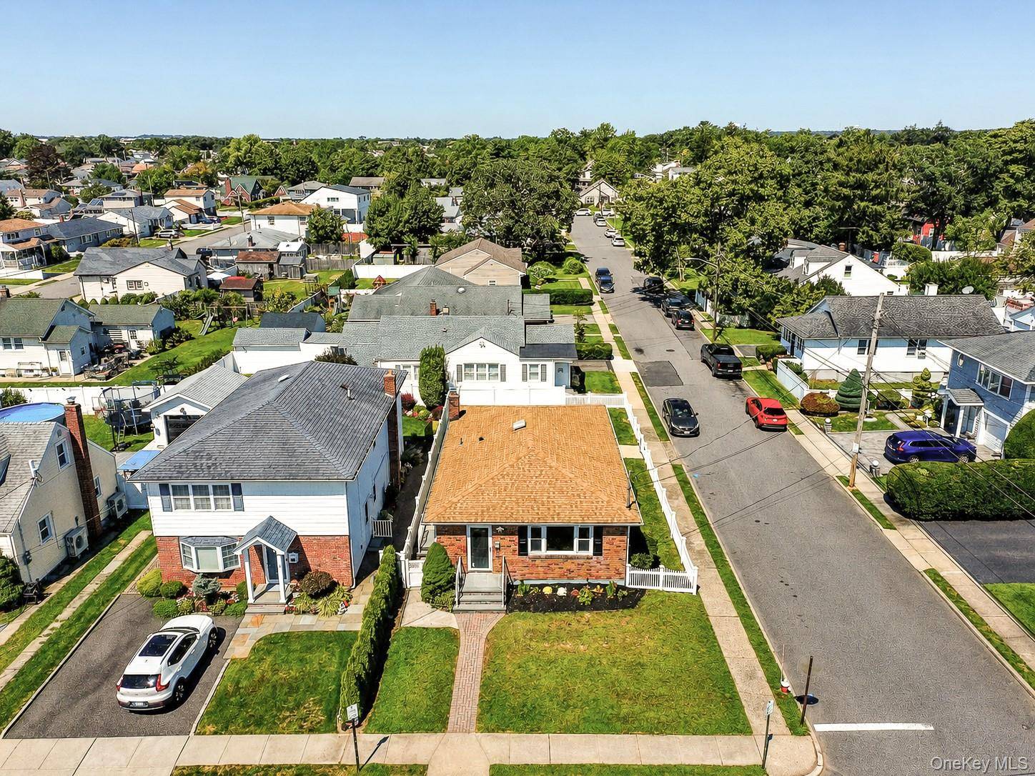 12 Grant AVE, Bethpage, NY 11714